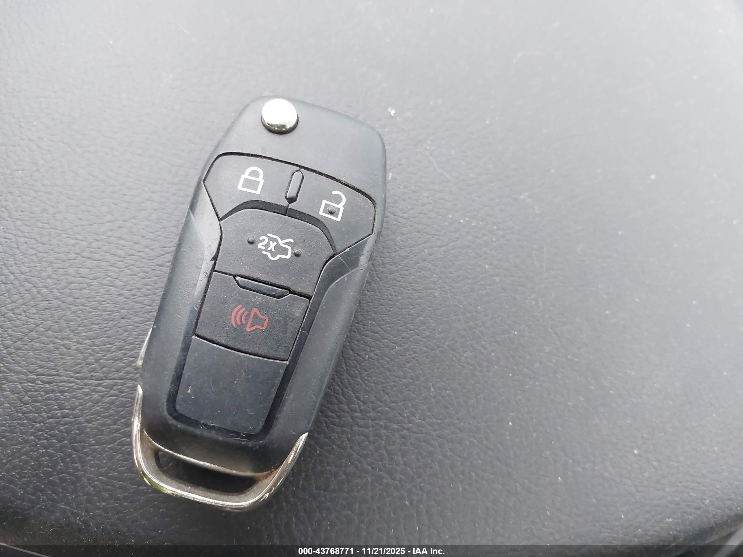 FORD FUSION image 11