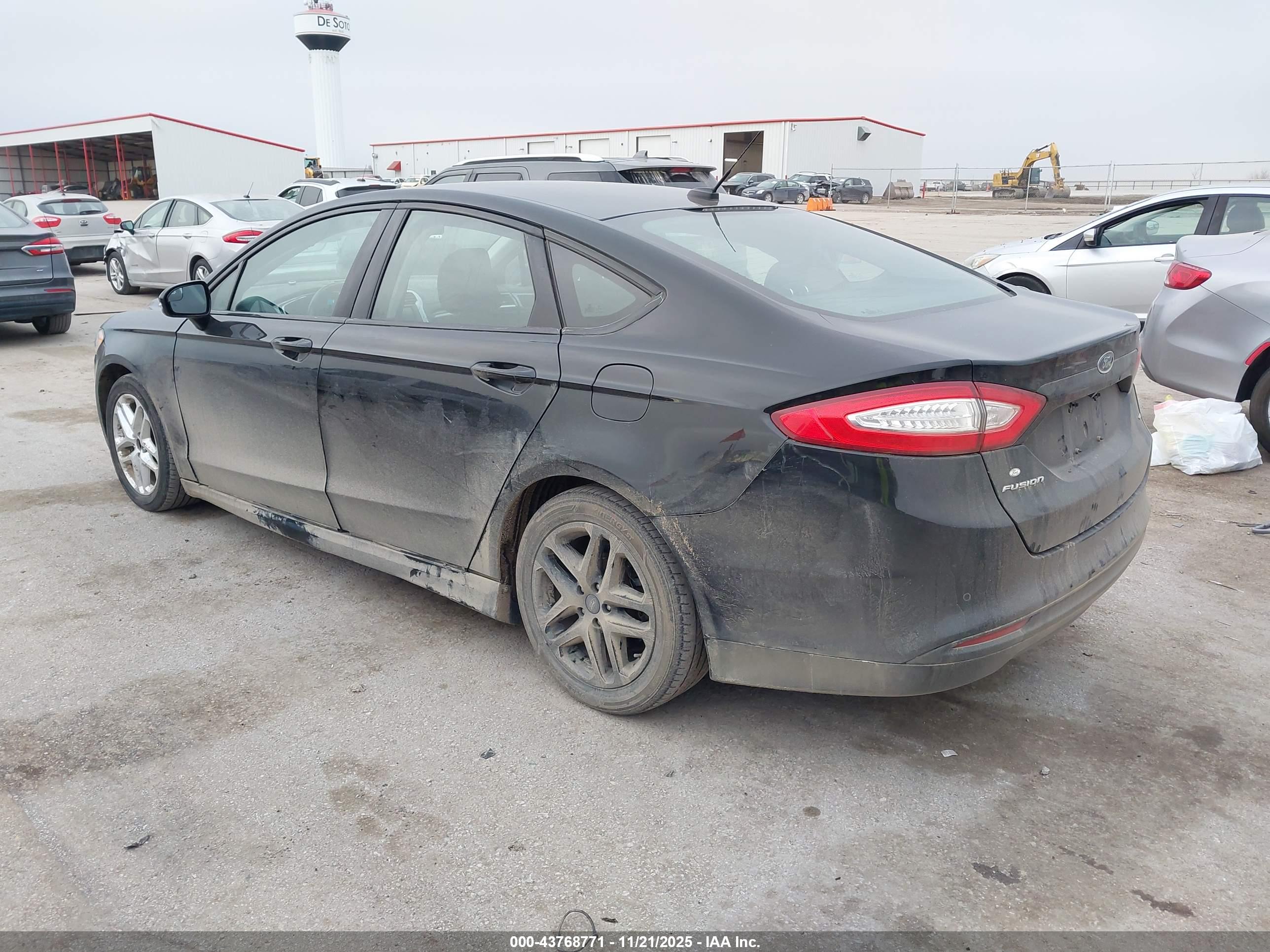 FORD FUSION image 3