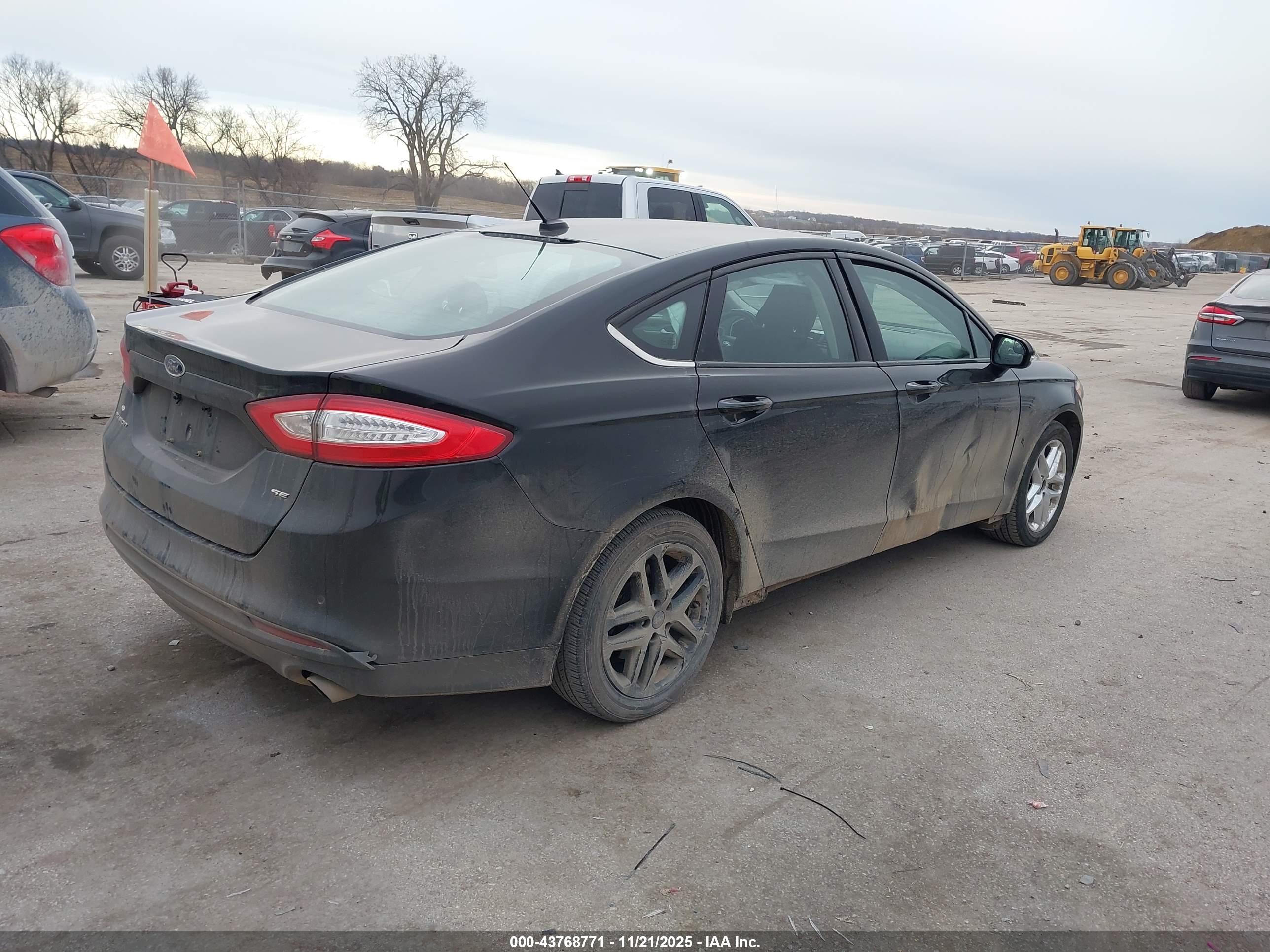FORD FUSION image 4
