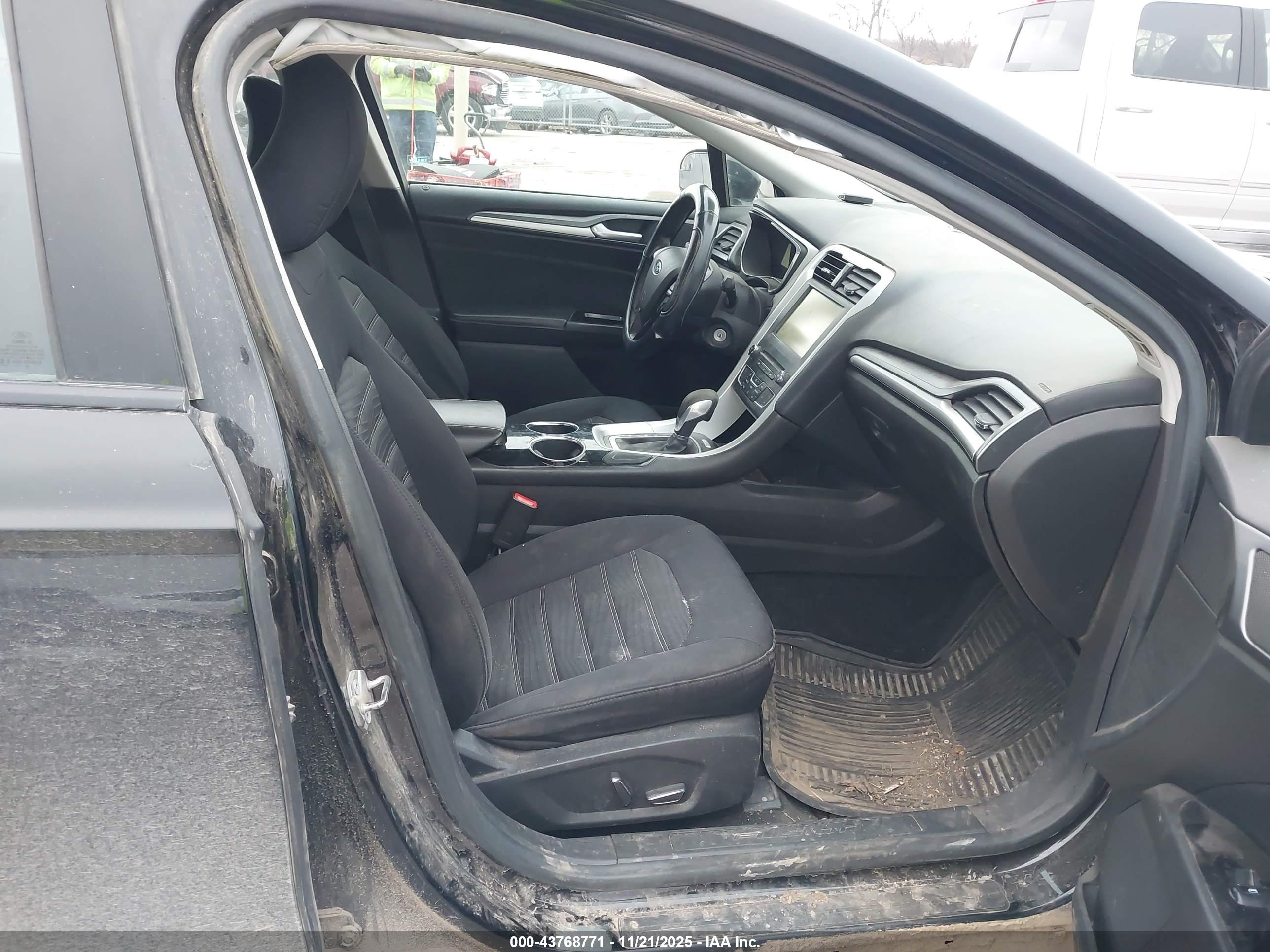 FORD FUSION image 5