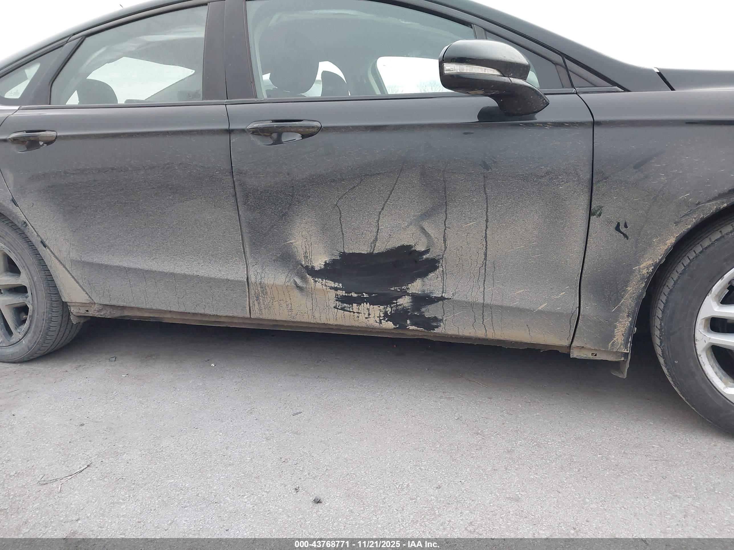 FORD FUSION image 6
