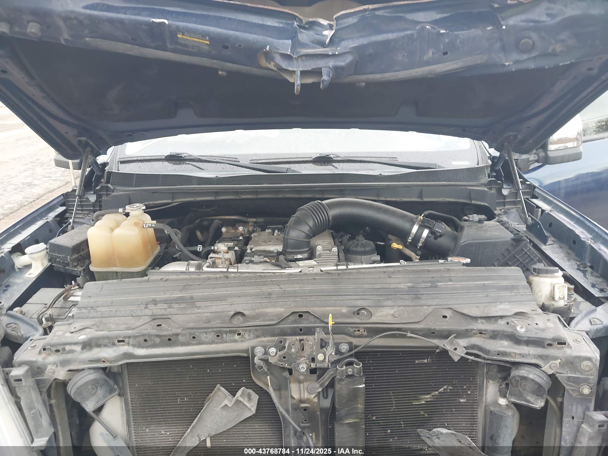 NISSAN TITAN image 10