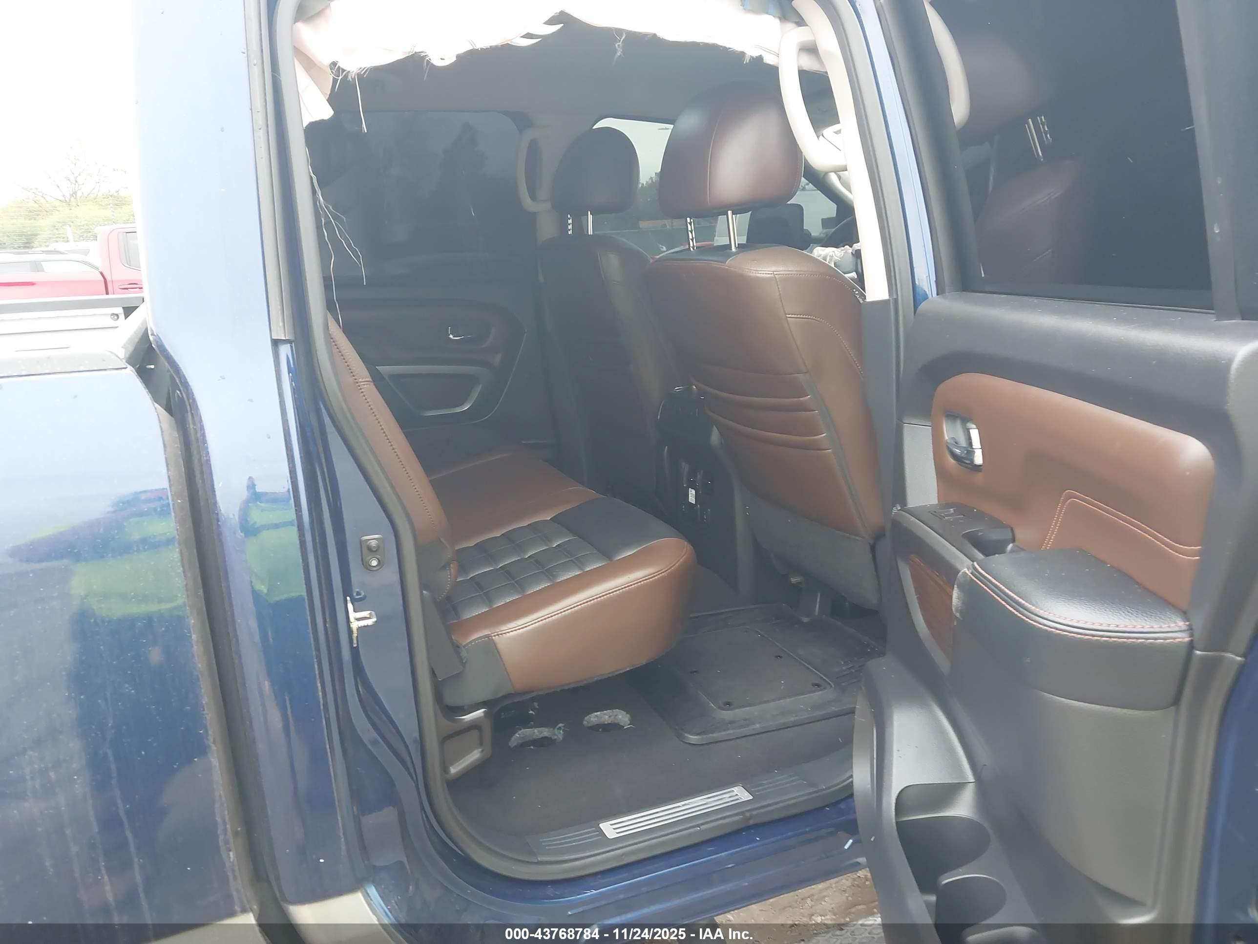 NISSAN TITAN image 8