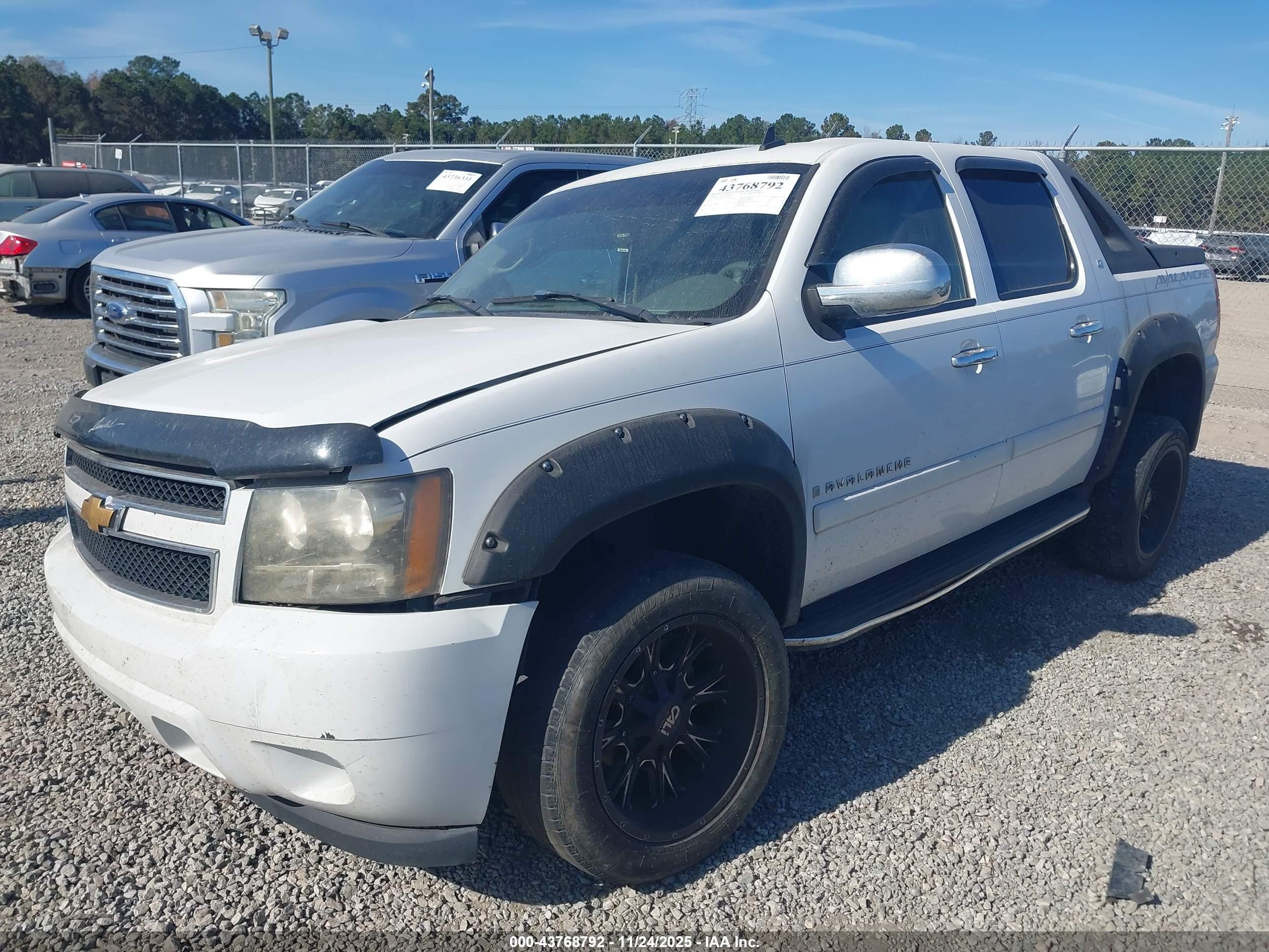 CHEVROLET AVALANCHE image 2