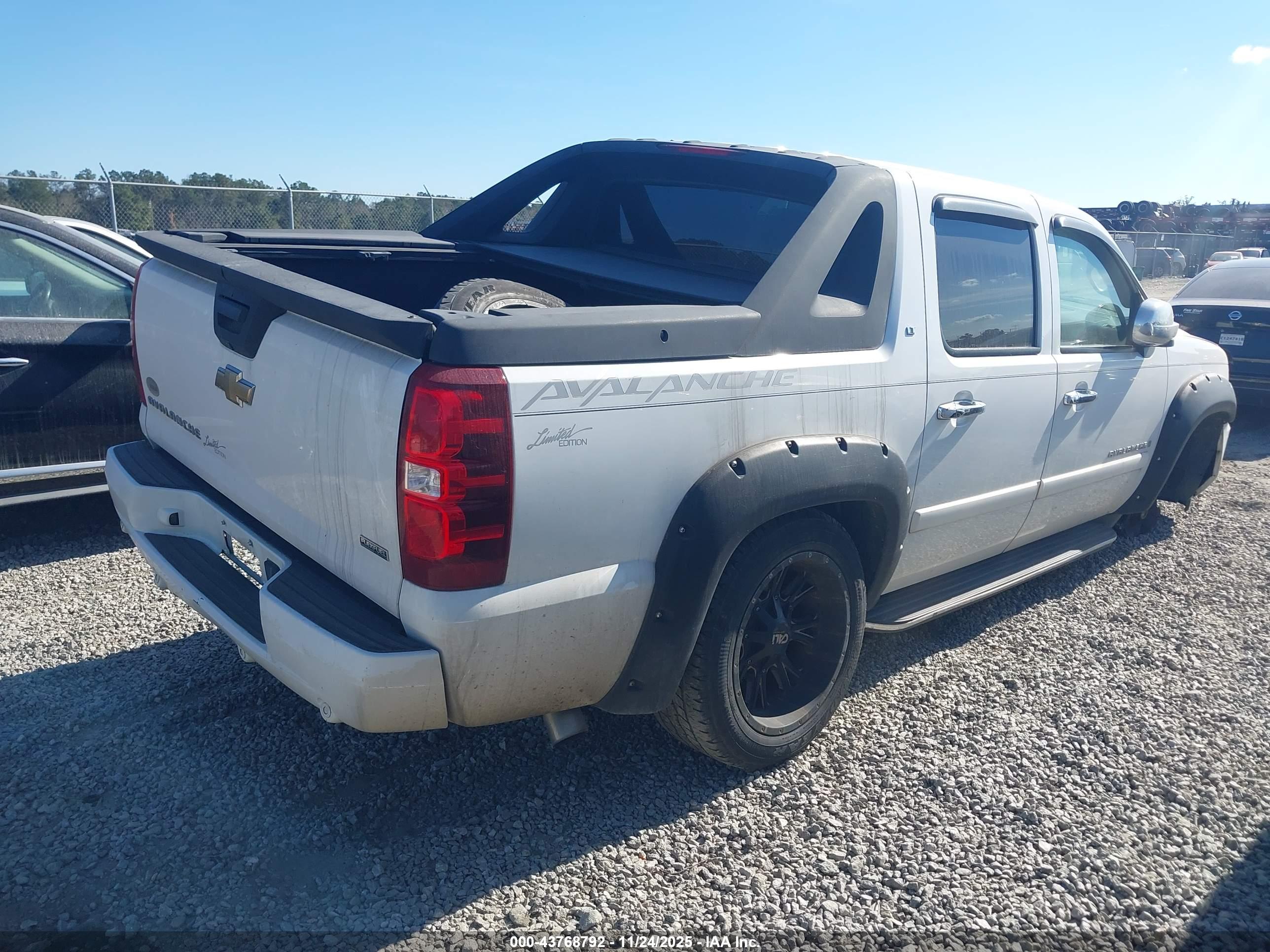CHEVROLET AVALANCHE image 4