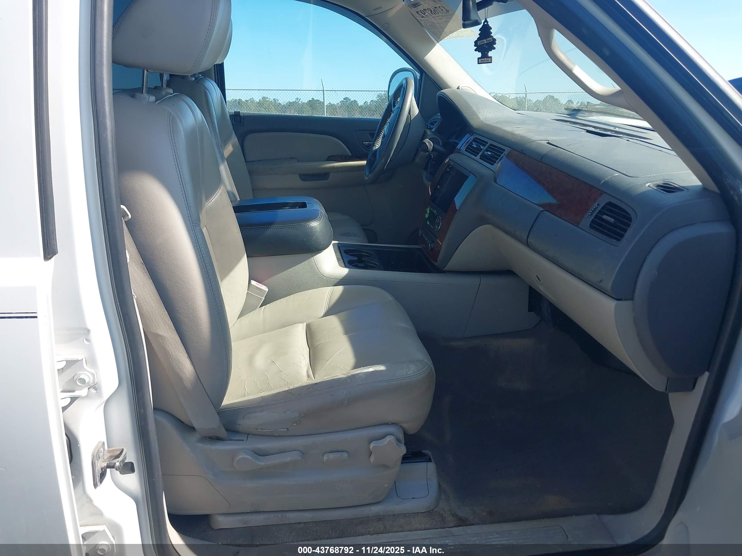CHEVROLET AVALANCHE image 5