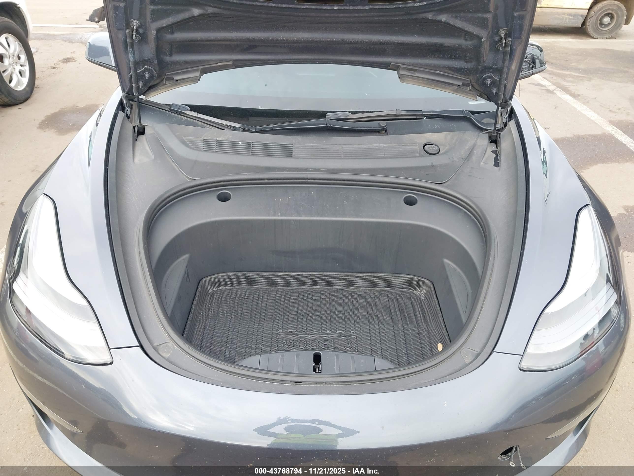 TESLA MODEL image 10