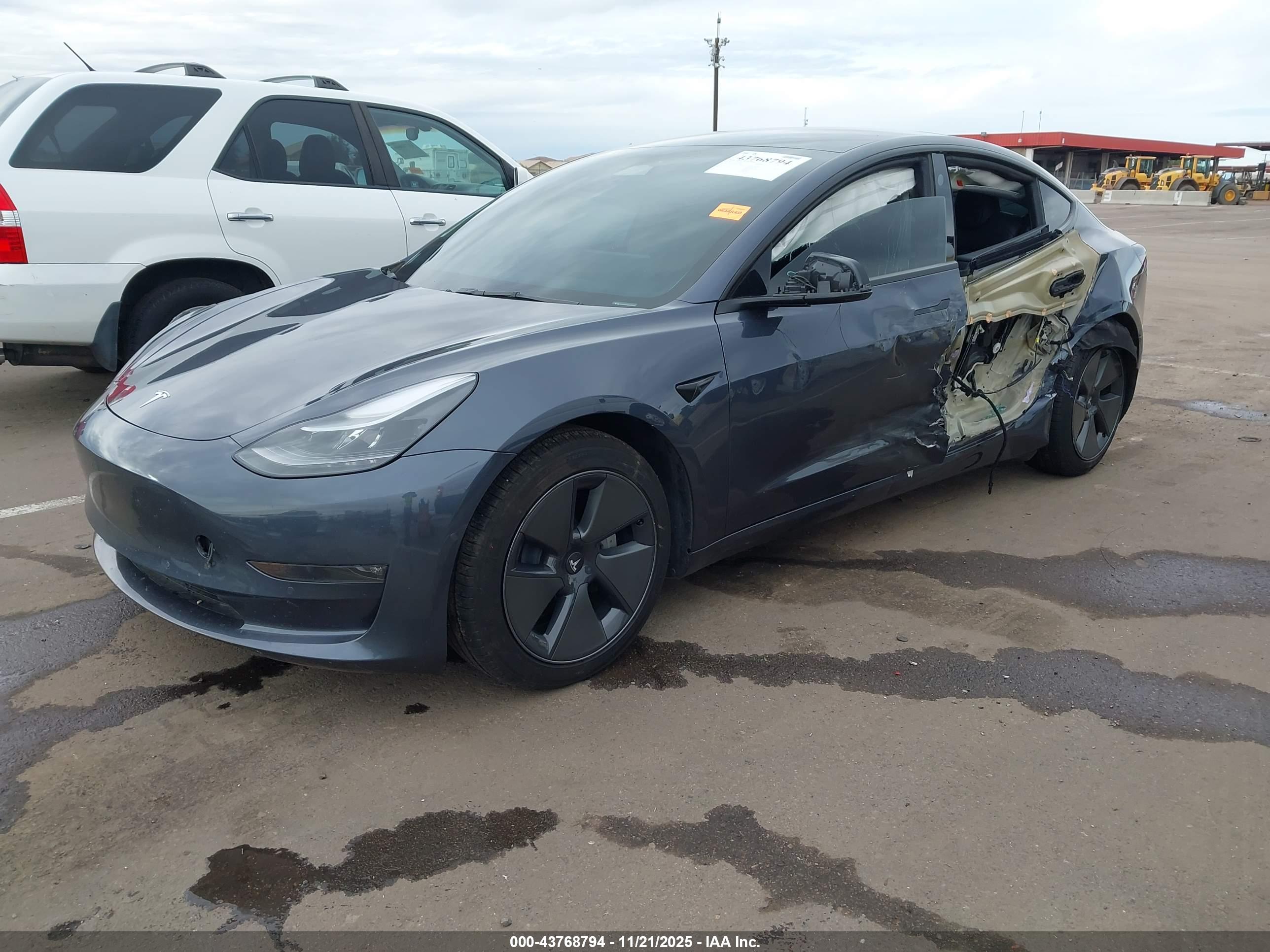 TESLA MODEL image 2