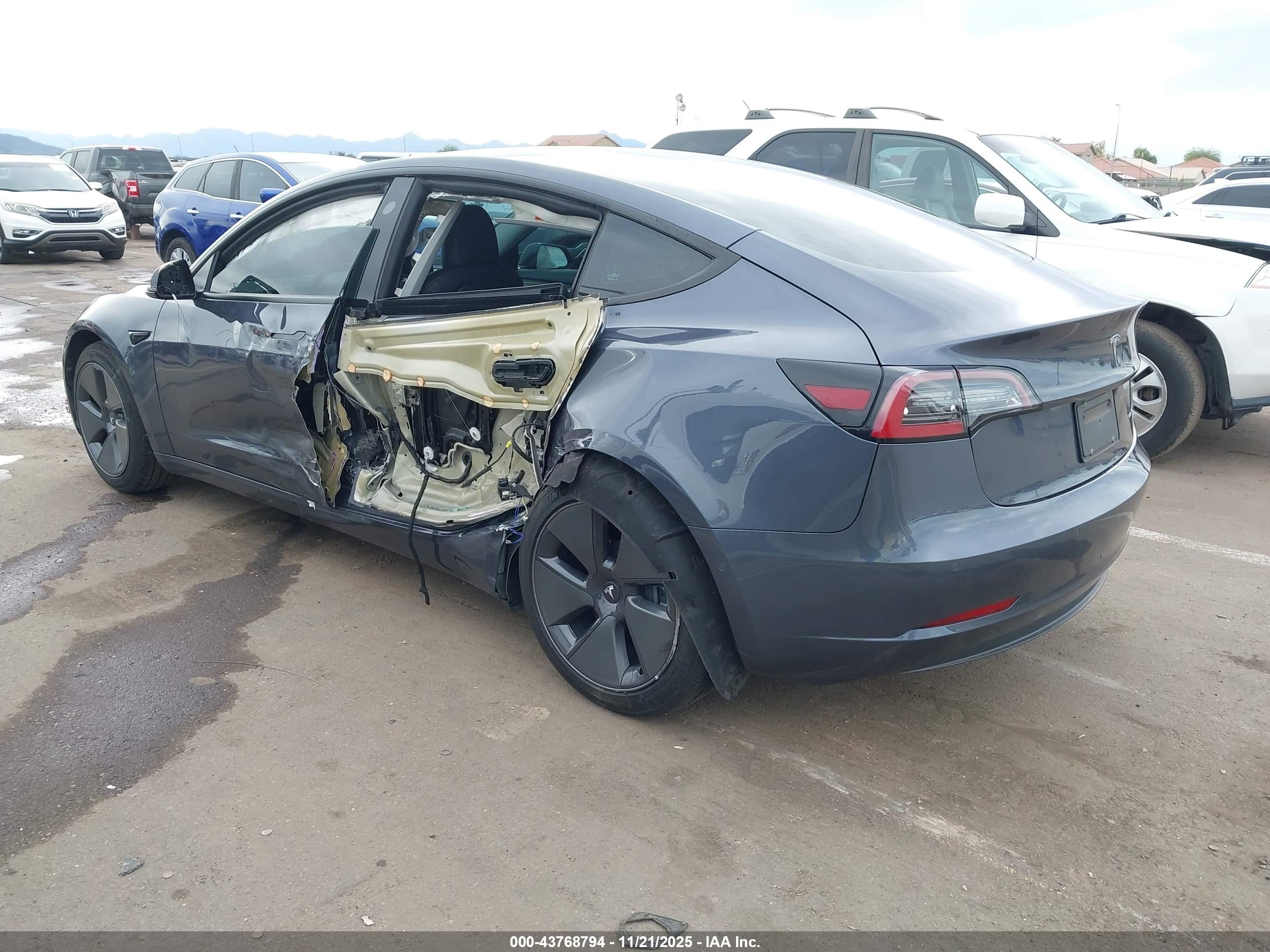 TESLA MODEL image 3