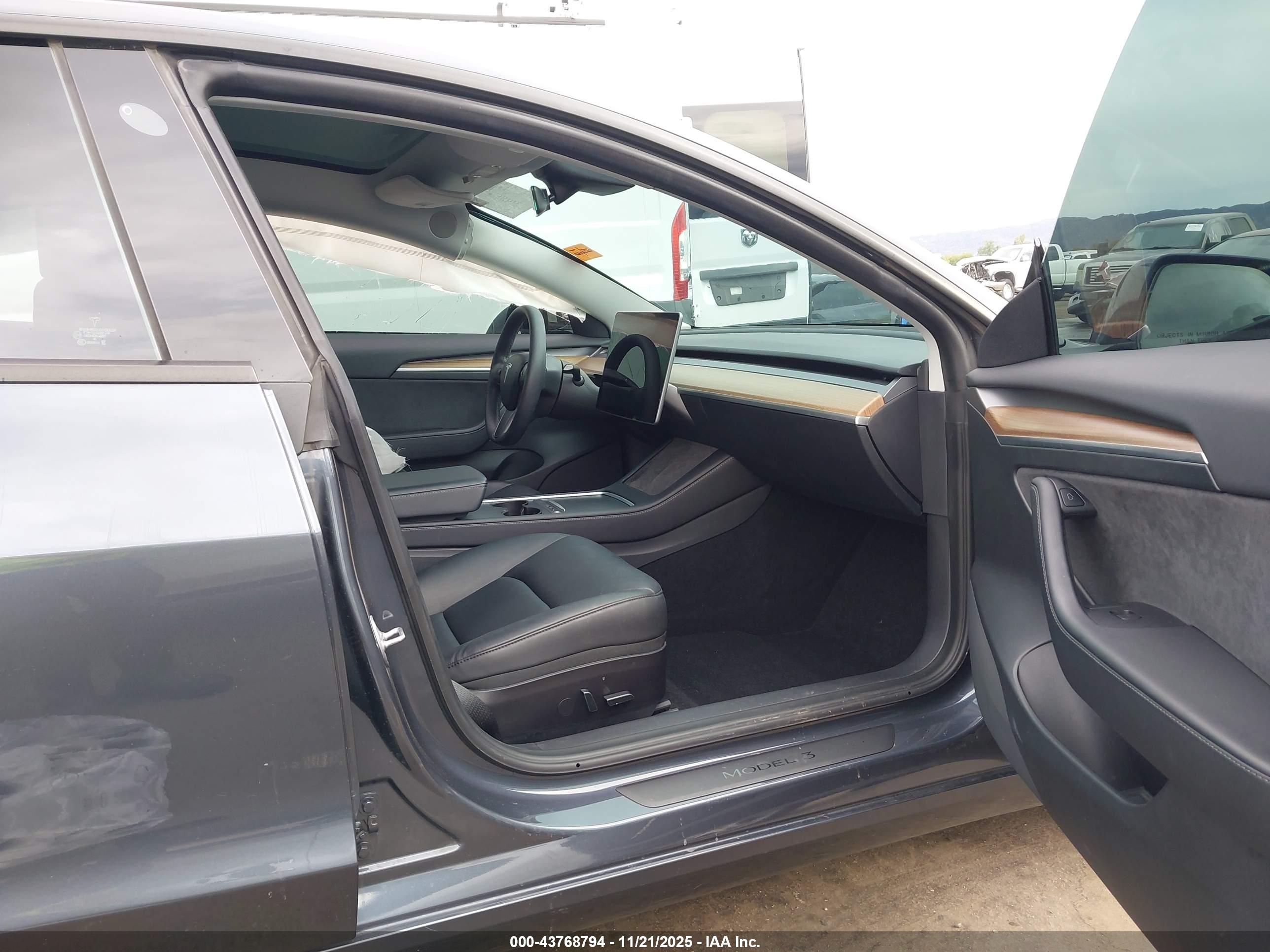 TESLA MODEL image 5