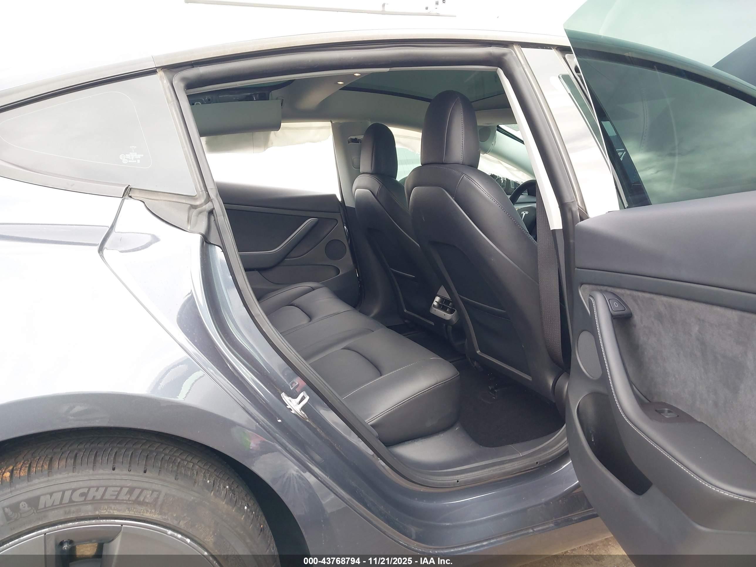 TESLA MODEL image 8