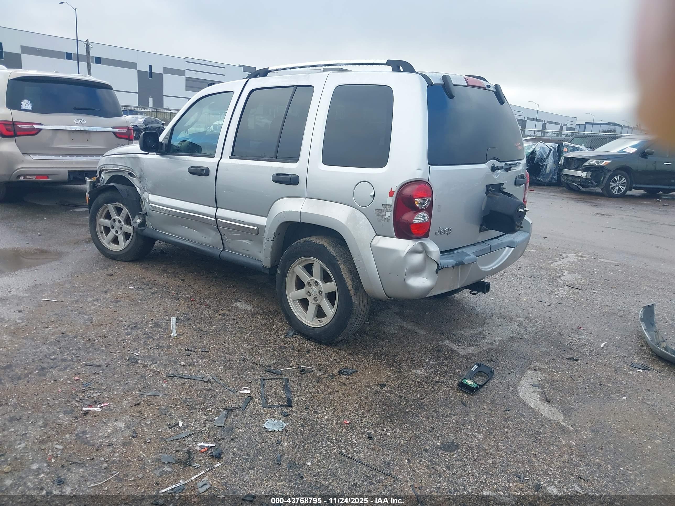 JEEP LIBERTY image 3
