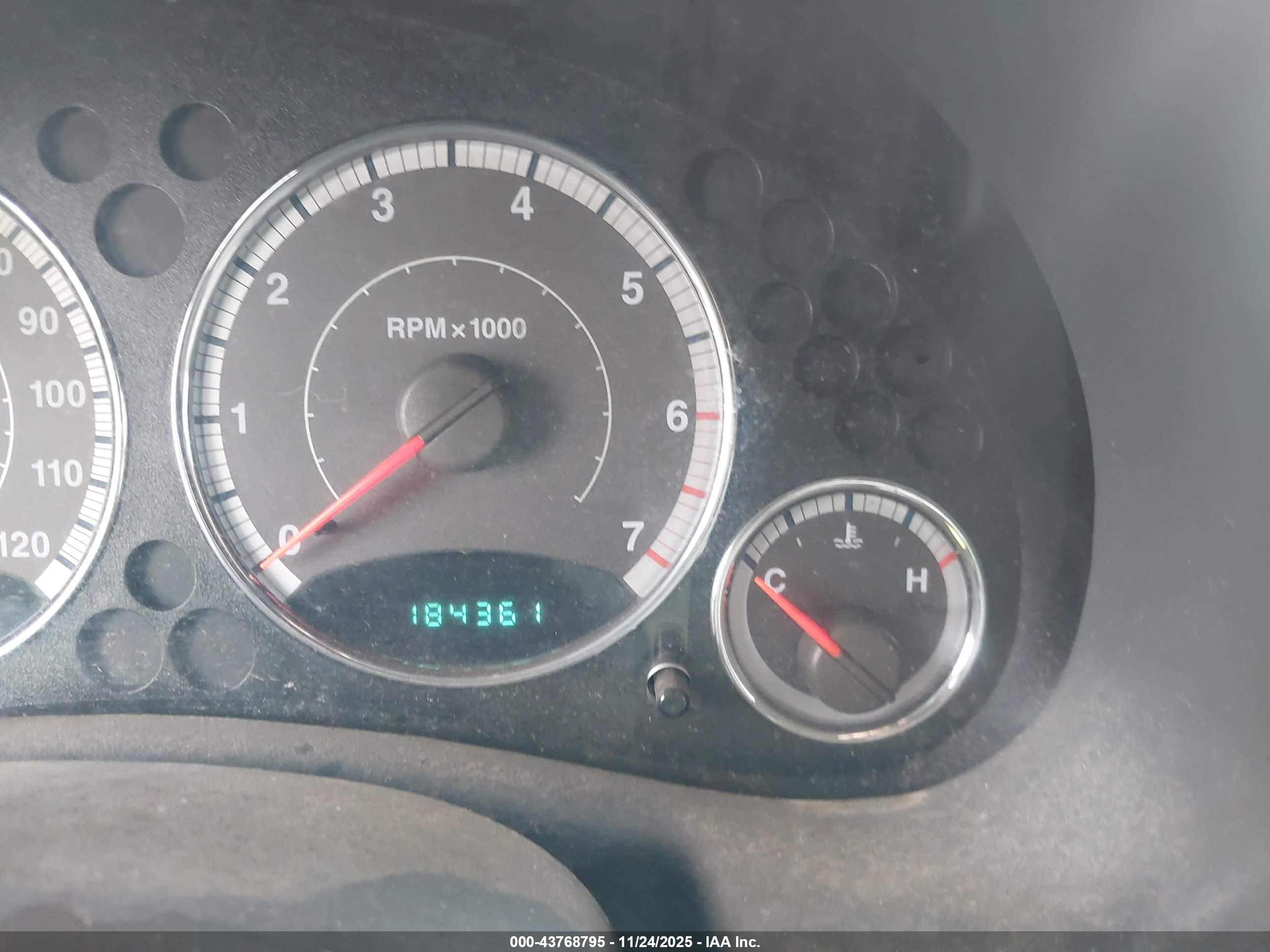 JEEP LIBERTY image 7