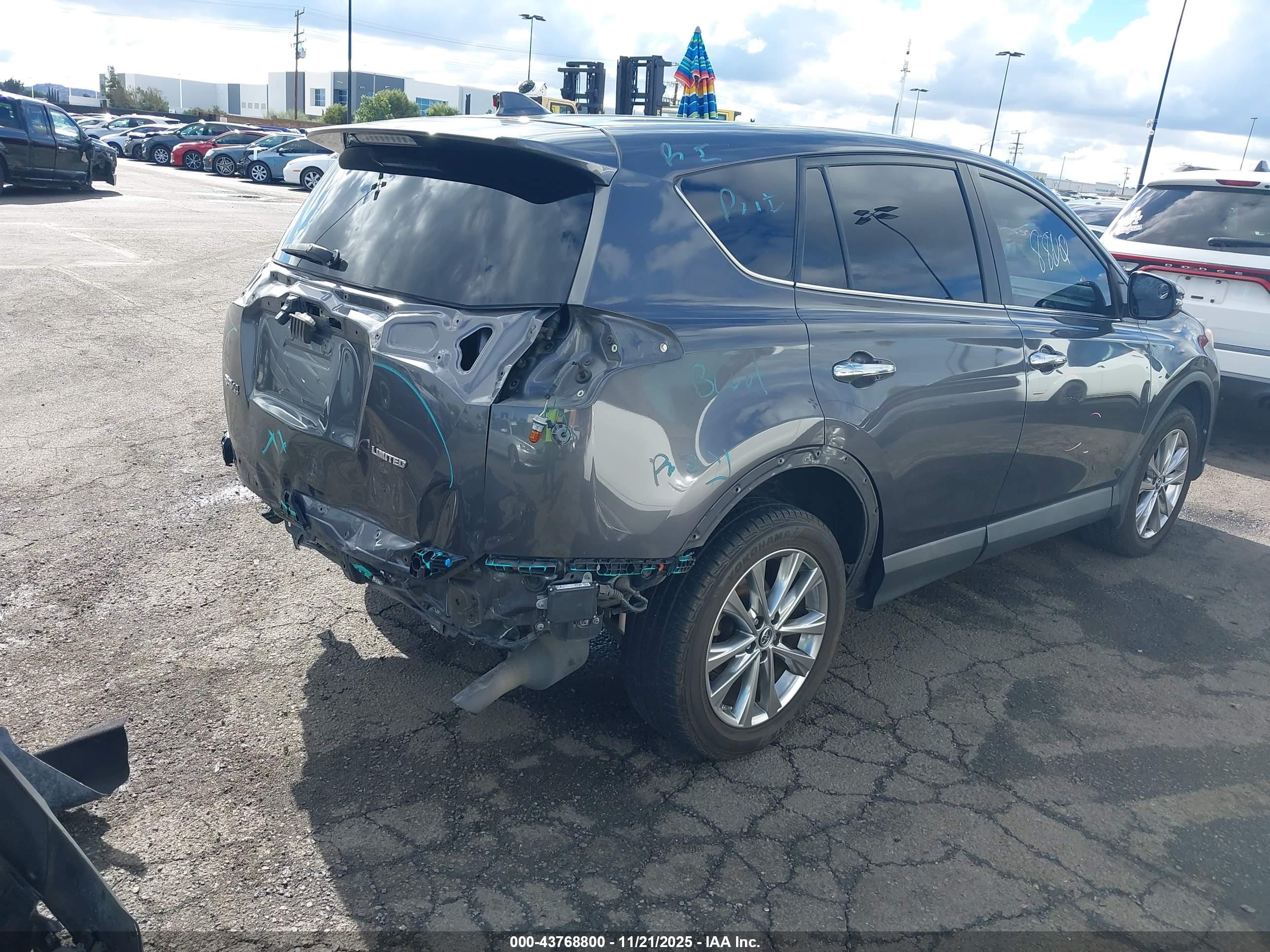 TOYOTA RAV4 image 4