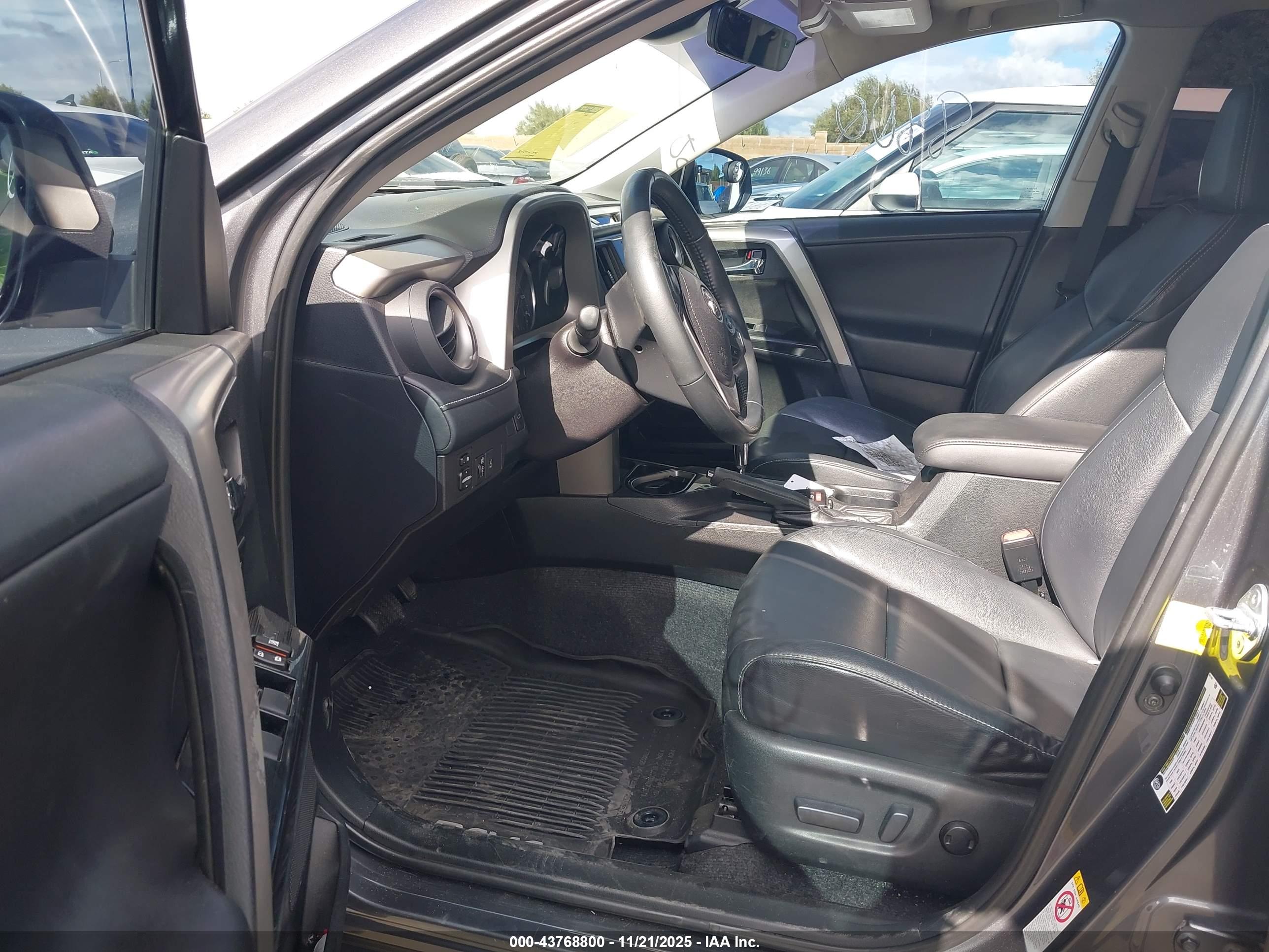 TOYOTA RAV4 image 5