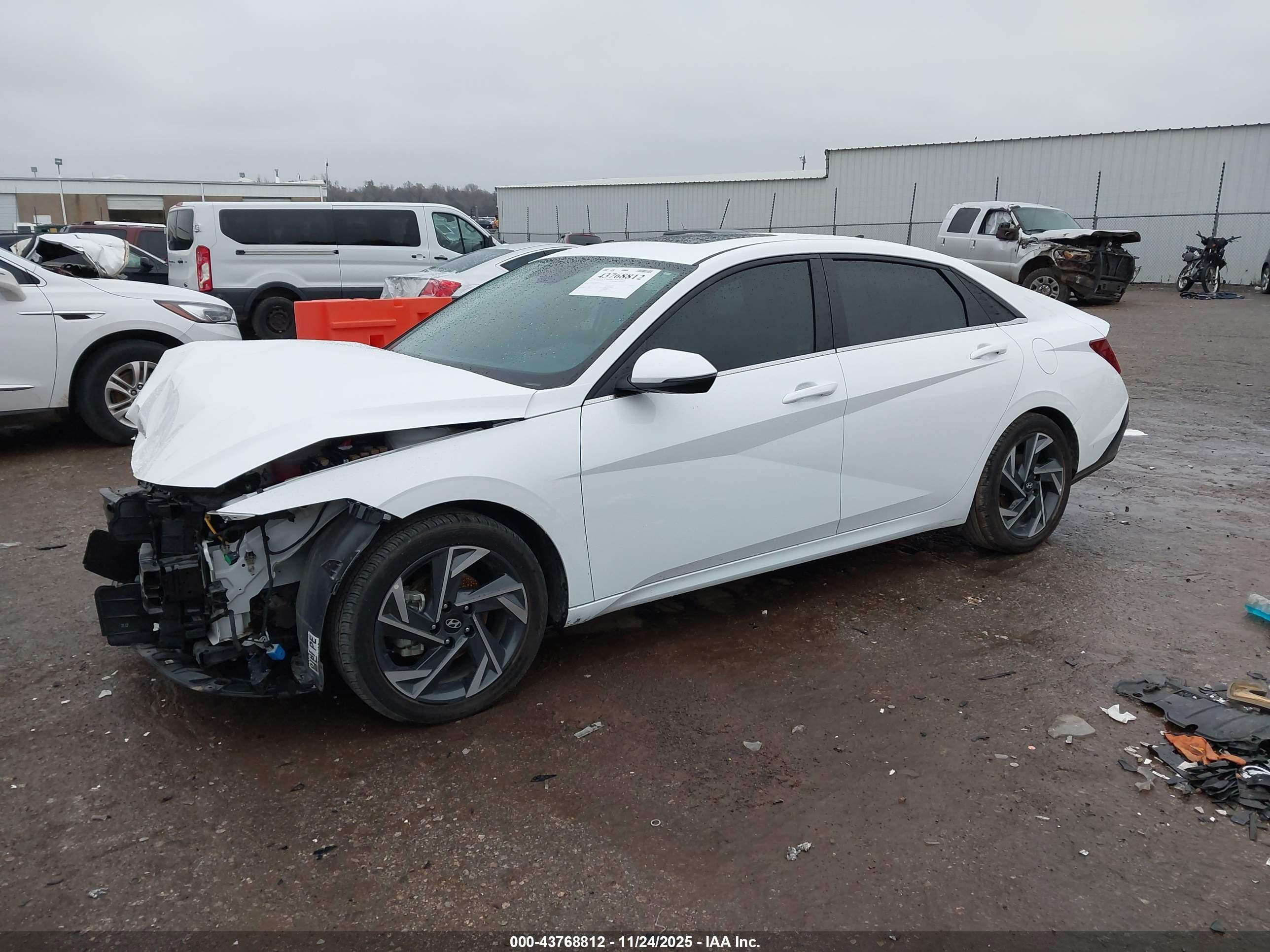 HYUNDAI ELANTRA image 2