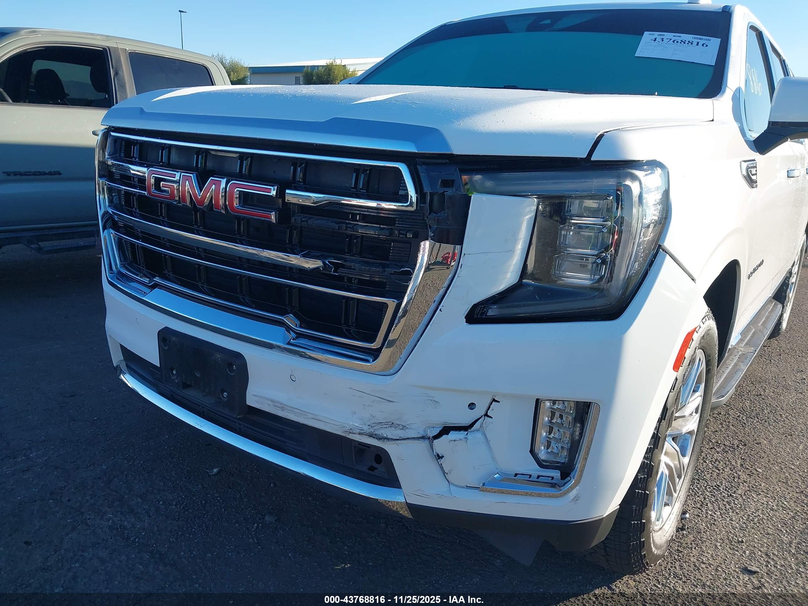 GMC YUKON image 6