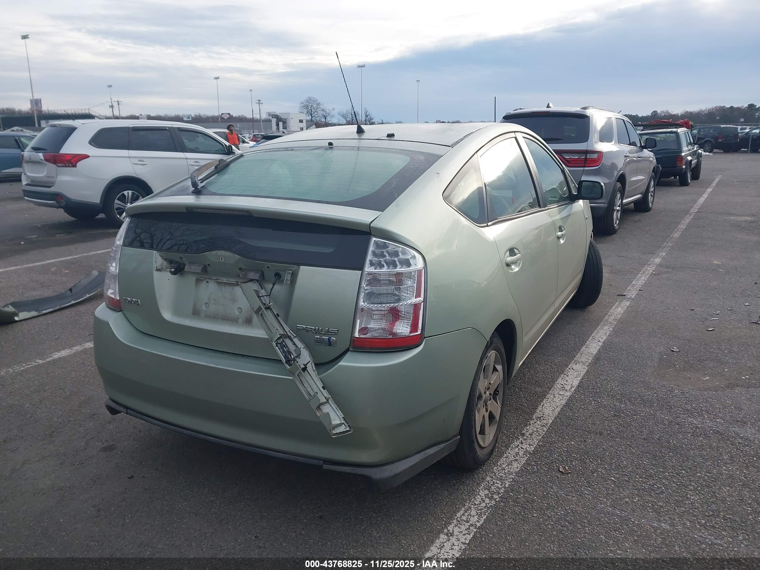TOYOTA PRIUS image 4