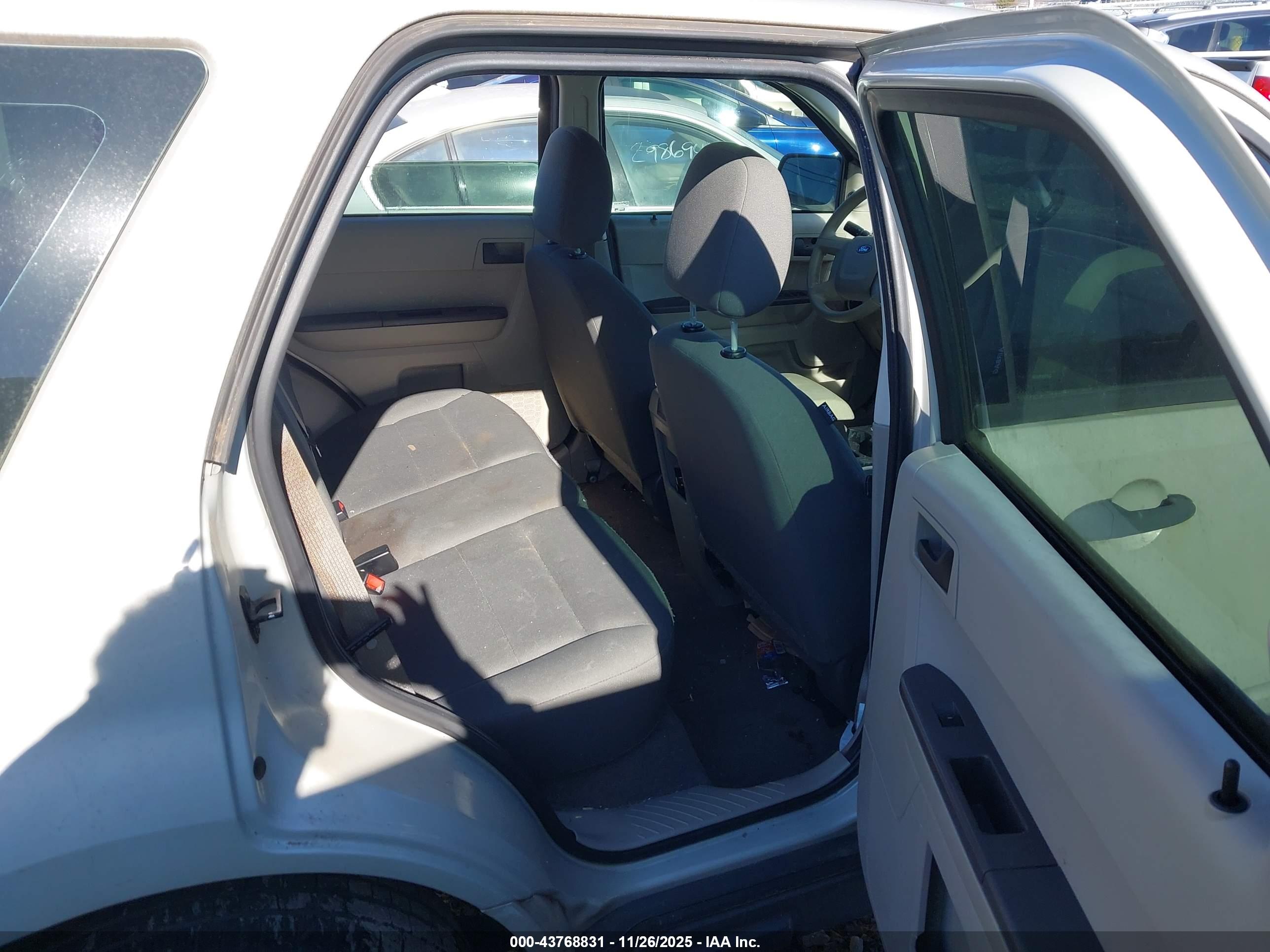 FORD ESCAPE image 8