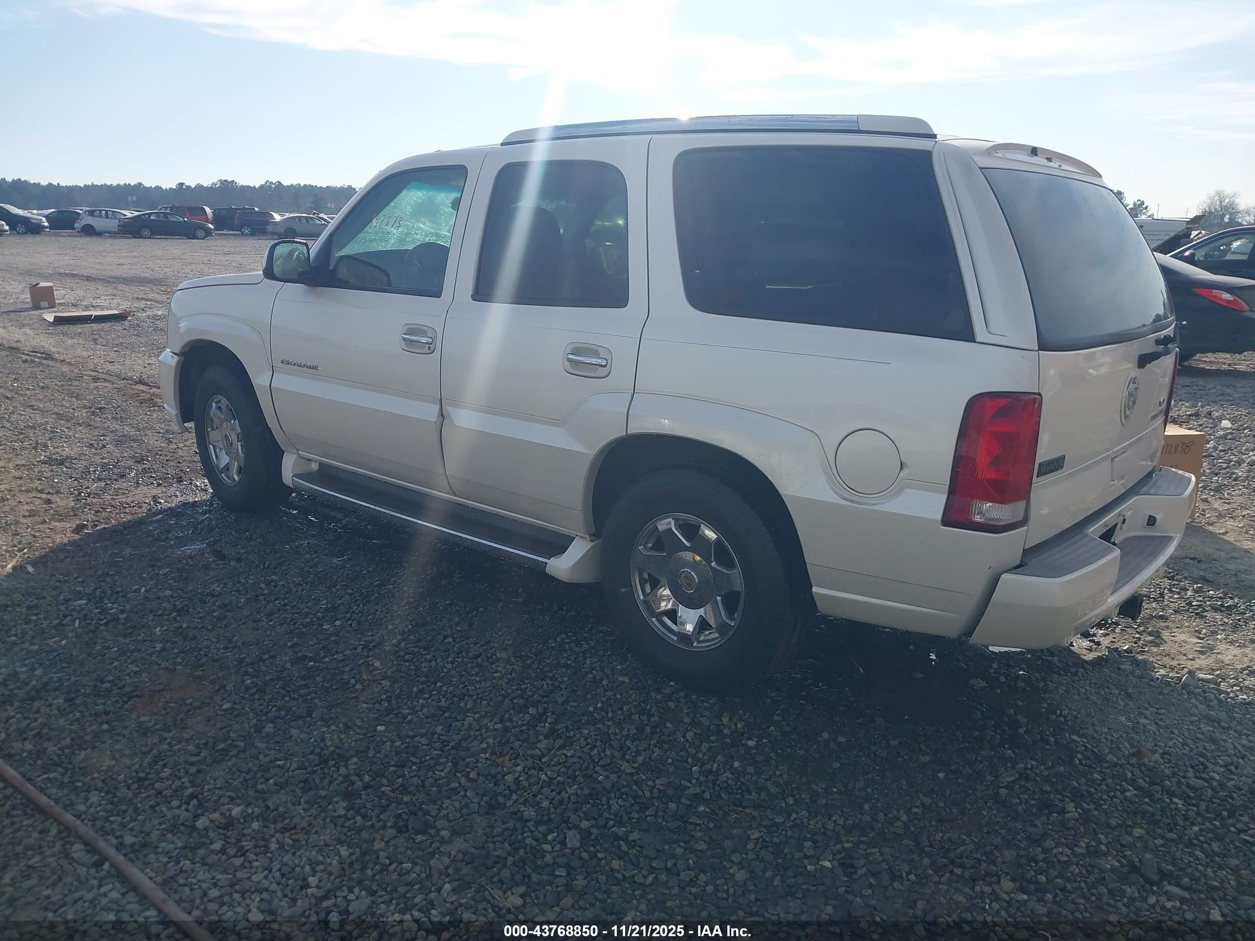 CADILLAC ESCALADE image 3