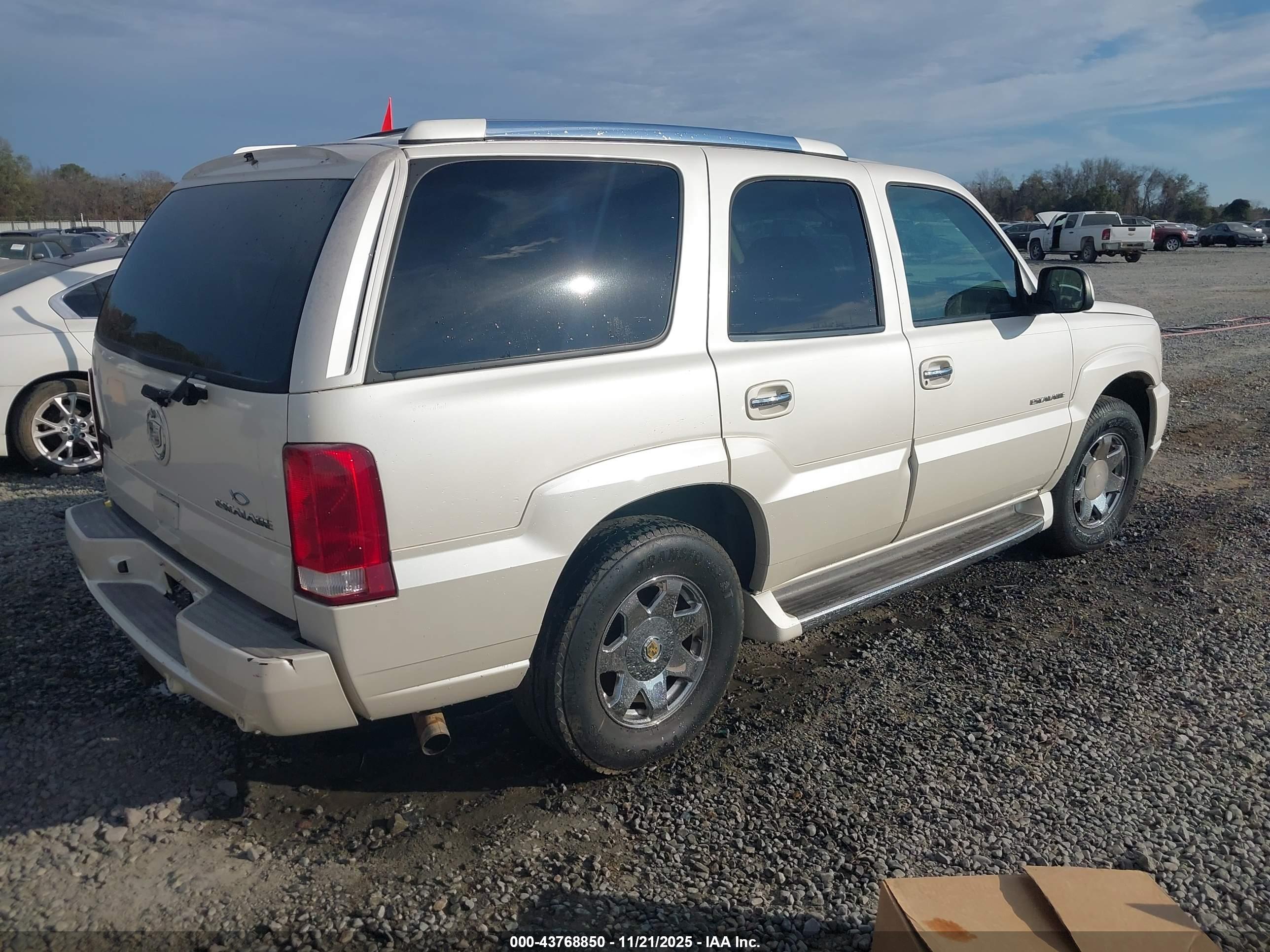 CADILLAC ESCALADE image 4