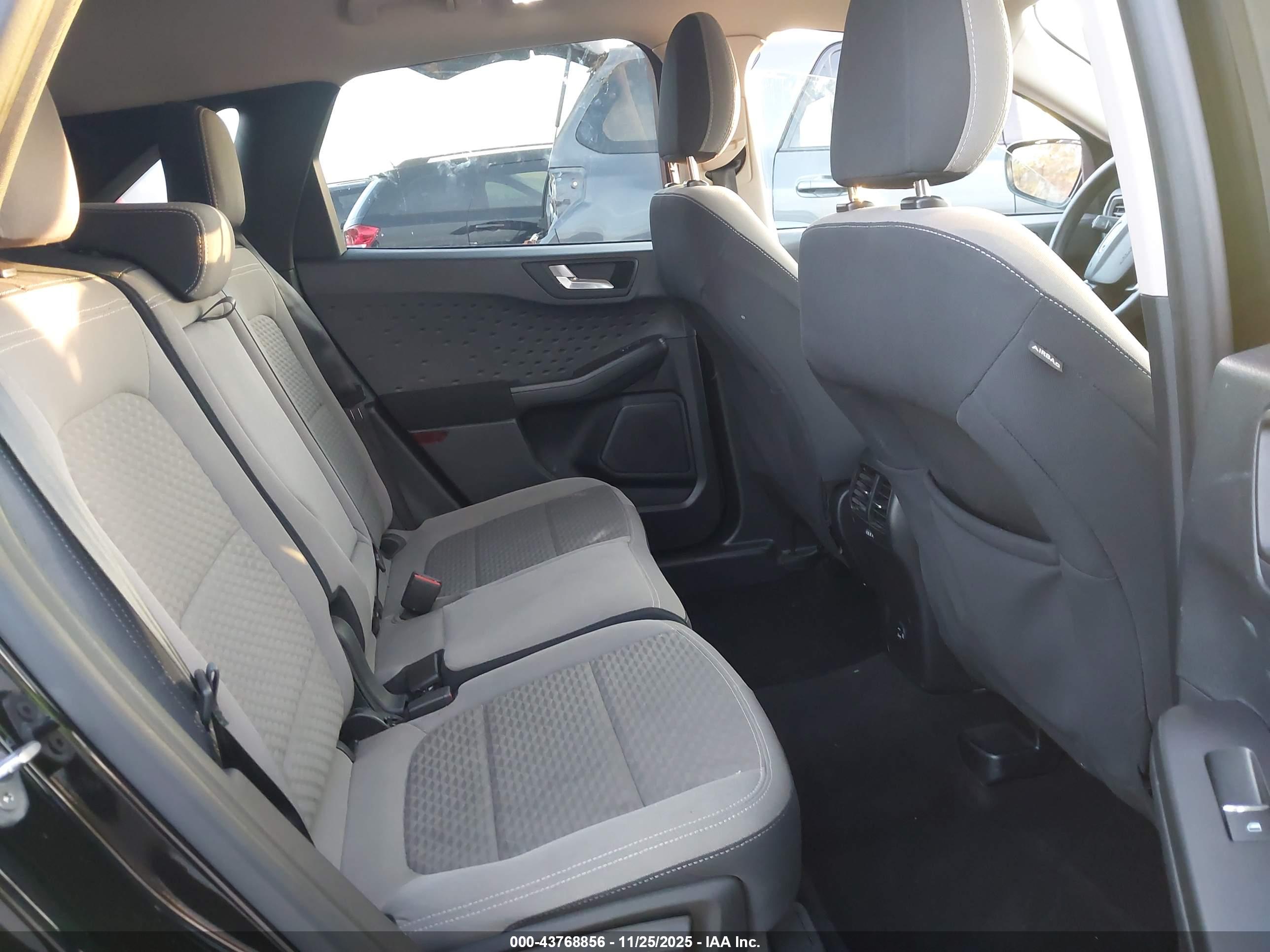 FORD ESCAPE image 8
