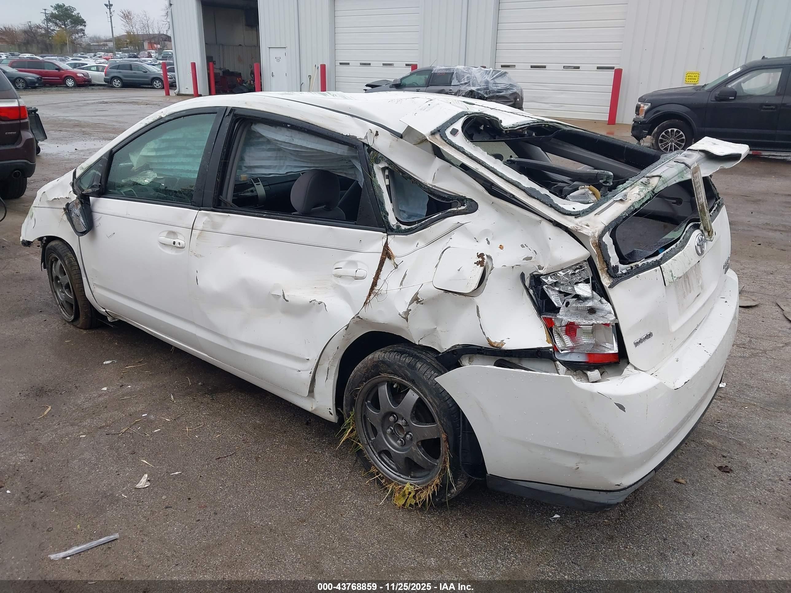 TOYOTA PRIUS image 3