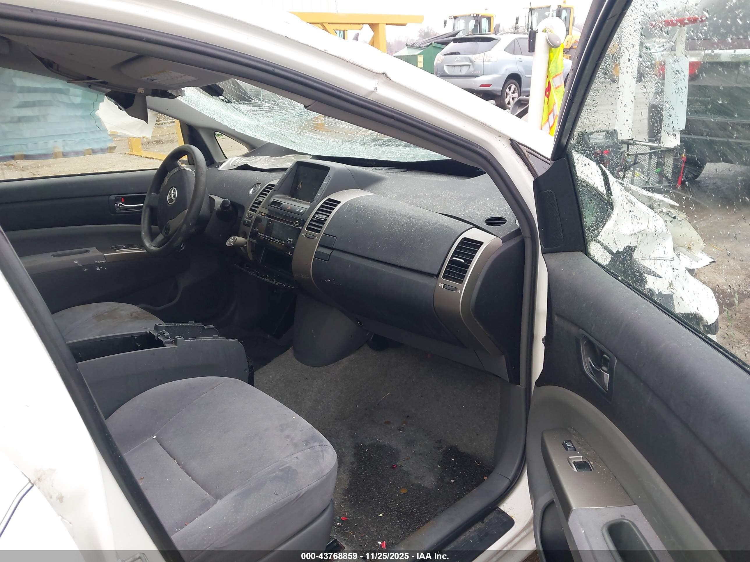 TOYOTA PRIUS image 5