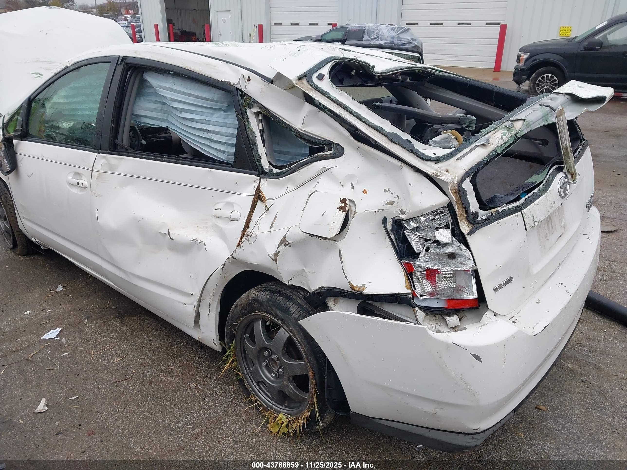 TOYOTA PRIUS image 6