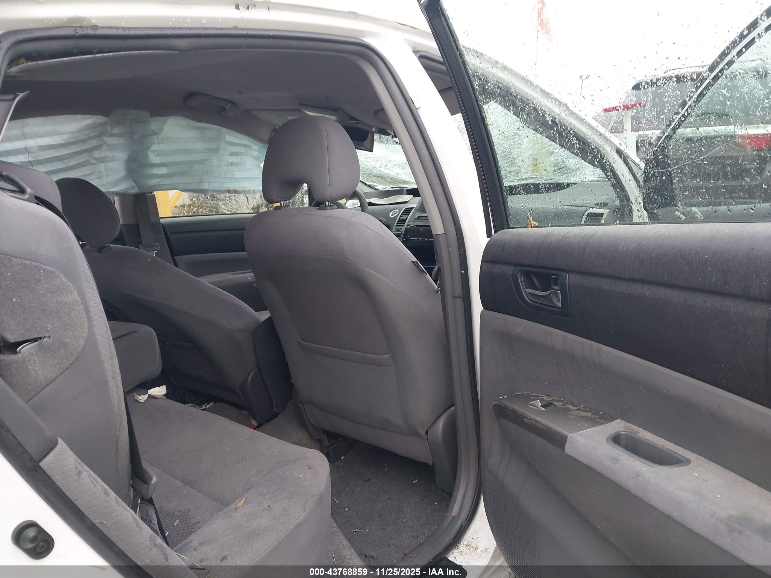 TOYOTA PRIUS image 8