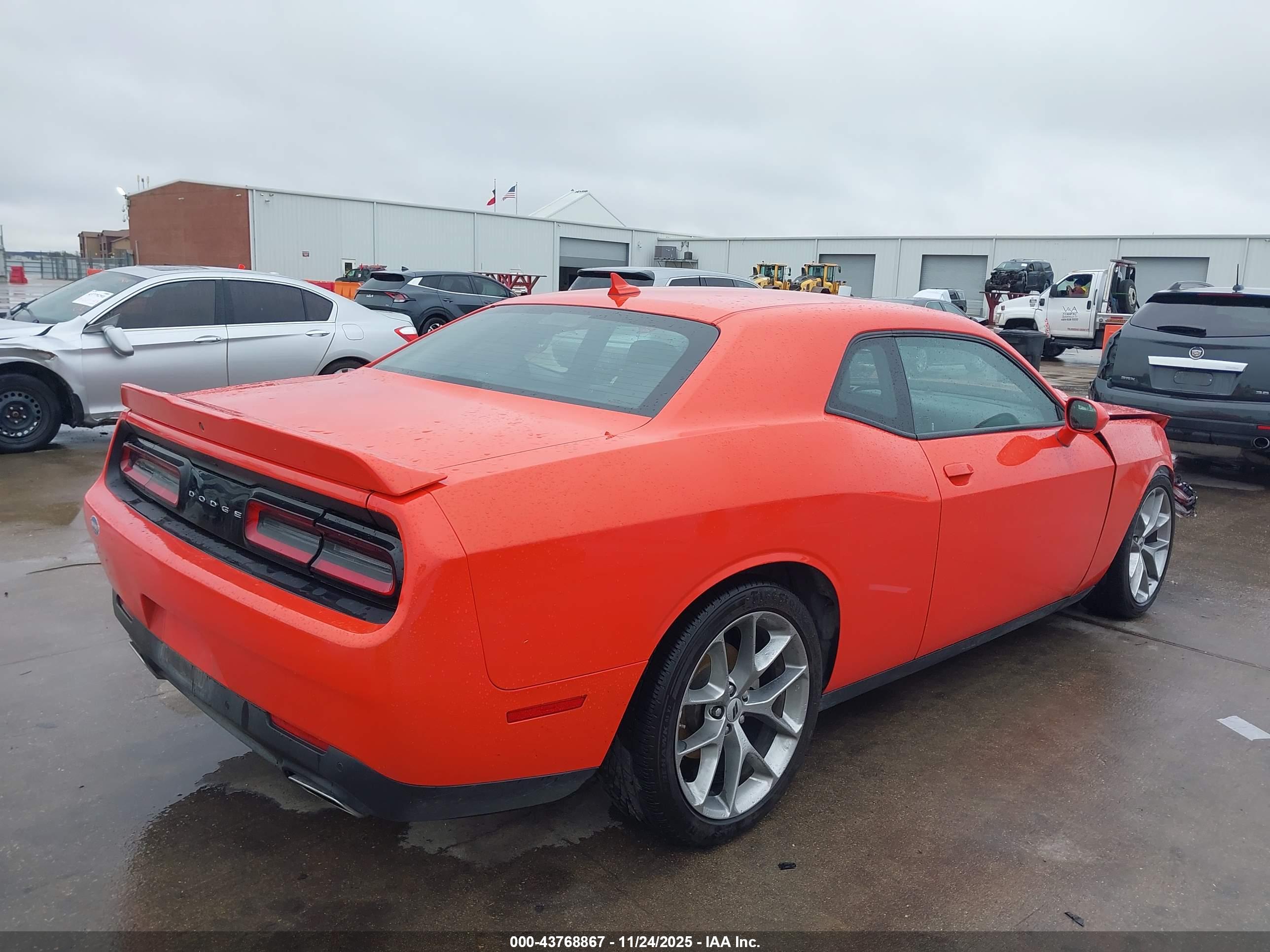 DODGE CHALLENGER image 4