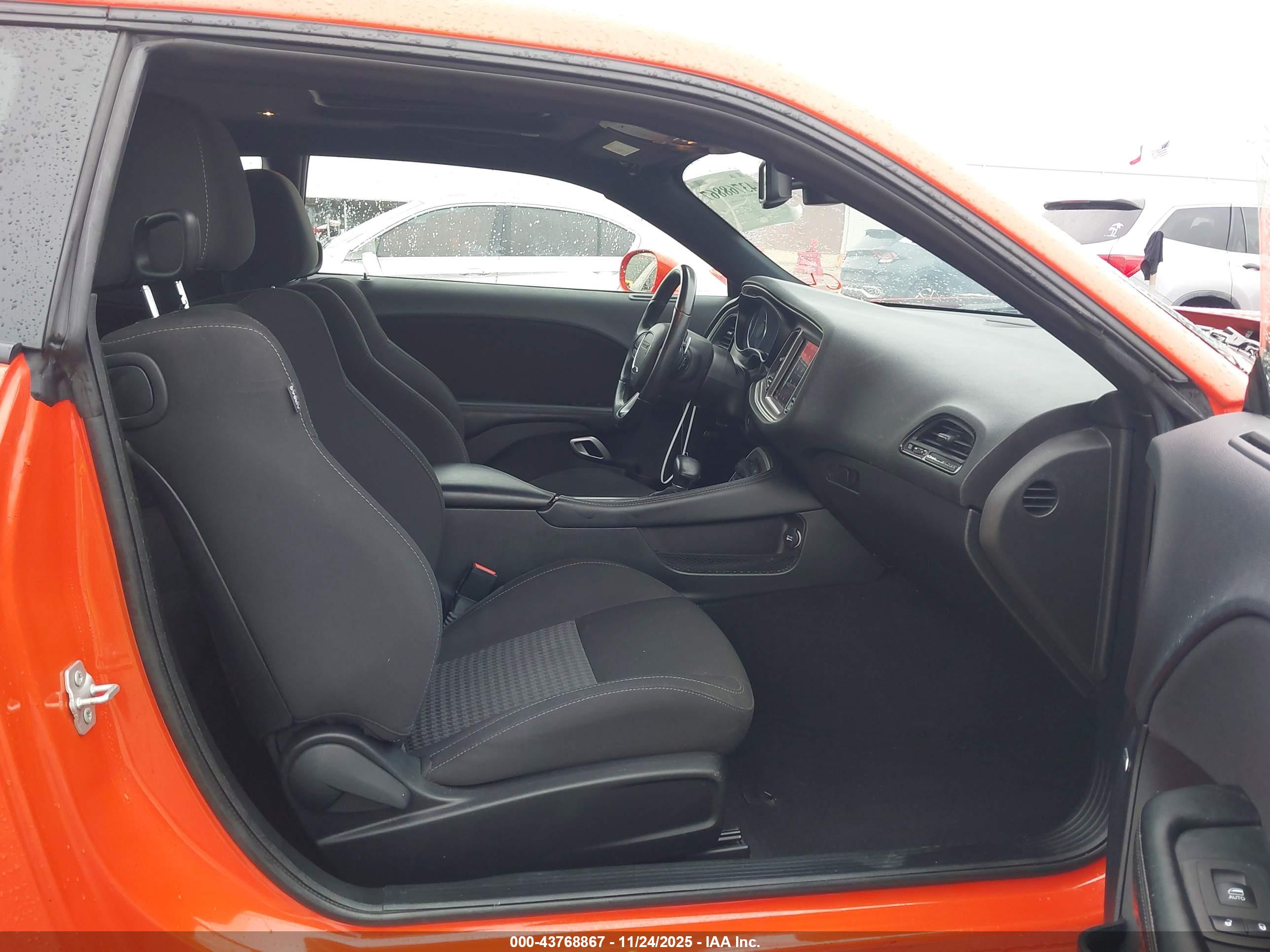 DODGE CHALLENGER image 5