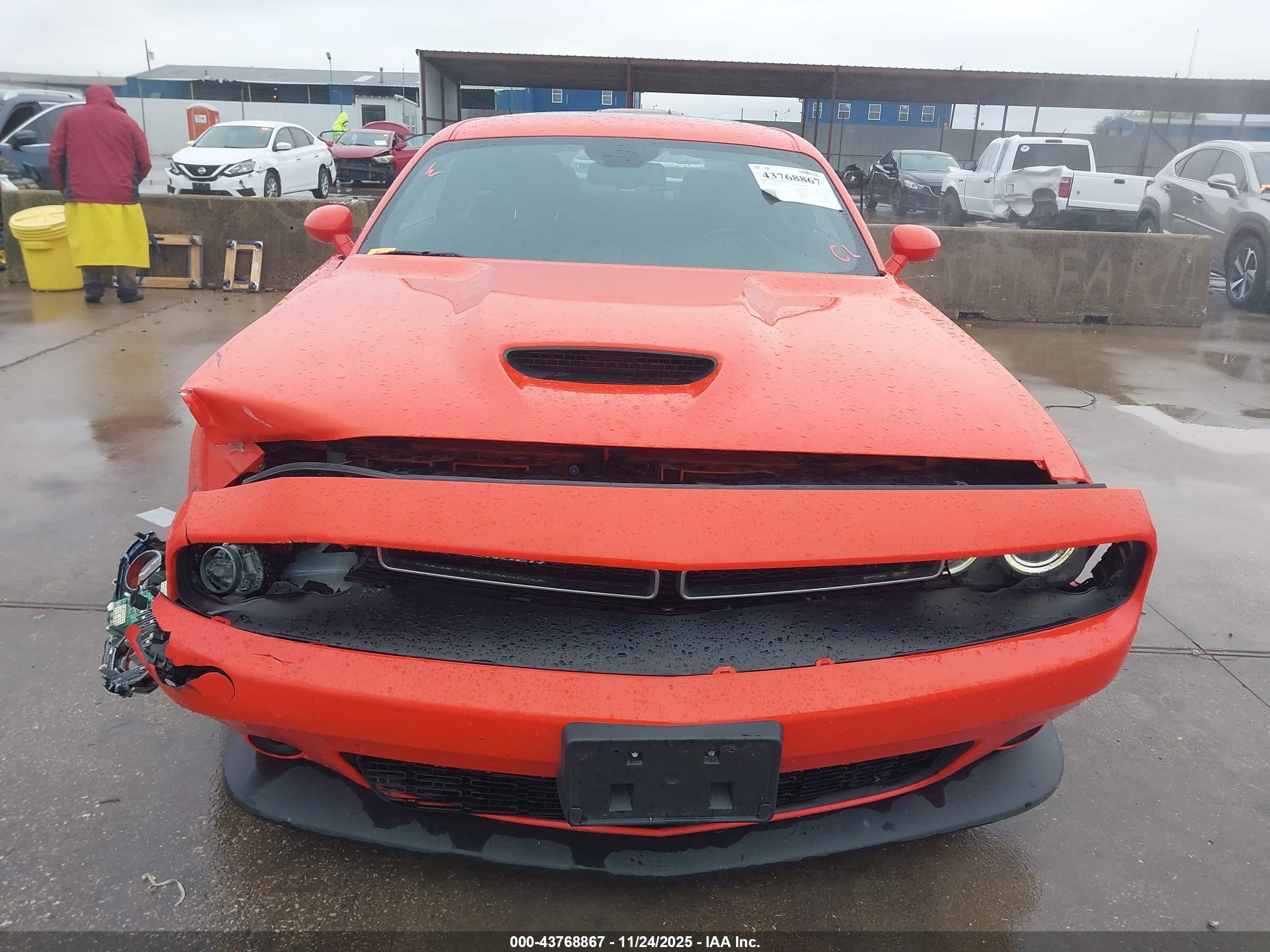 DODGE CHALLENGER image 6