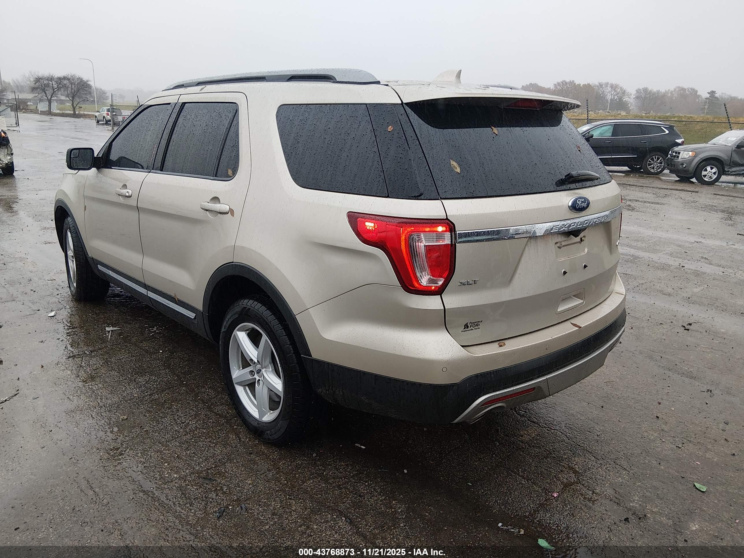 FORD EXPLORER image 3