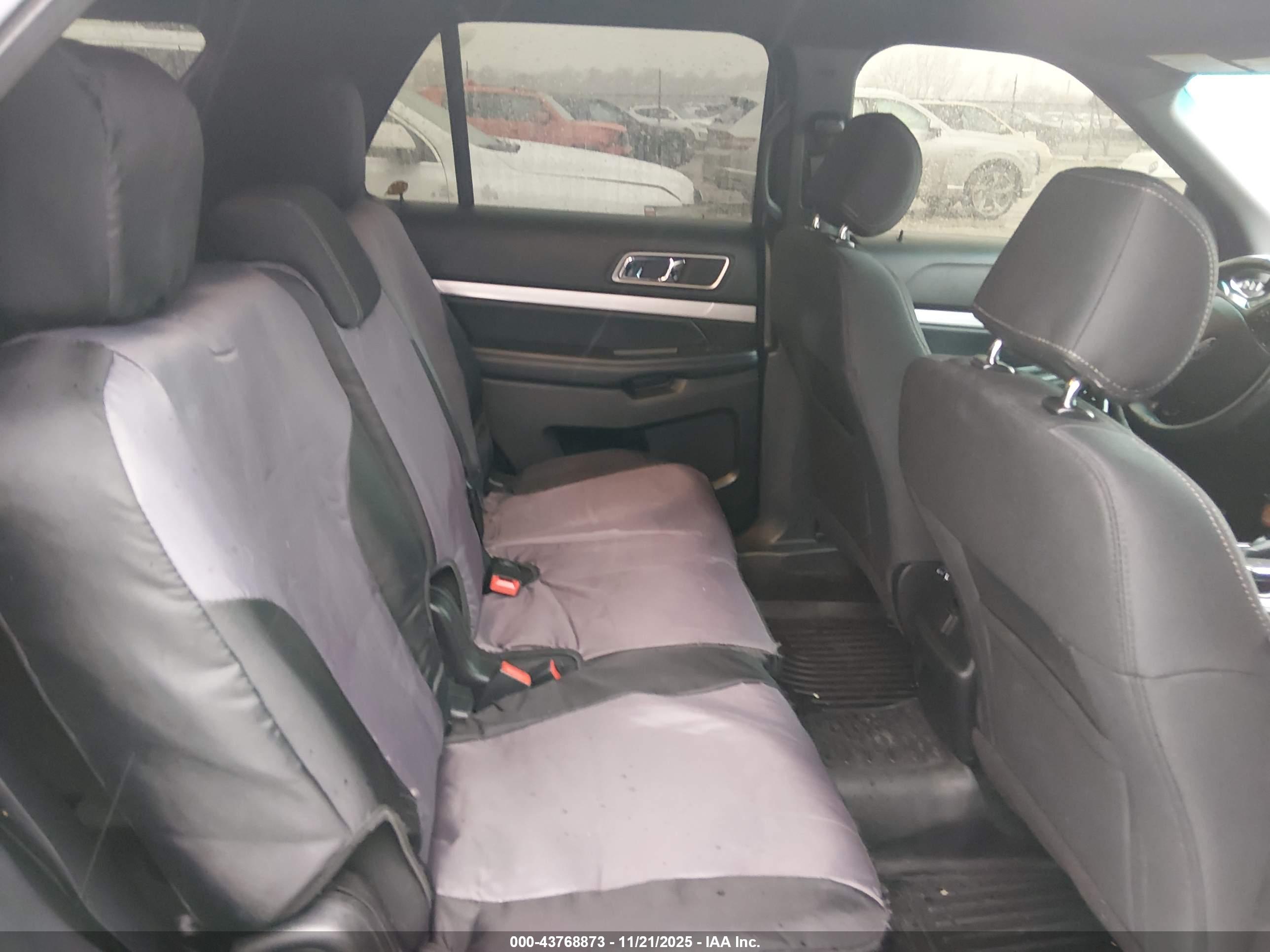 FORD EXPLORER image 8