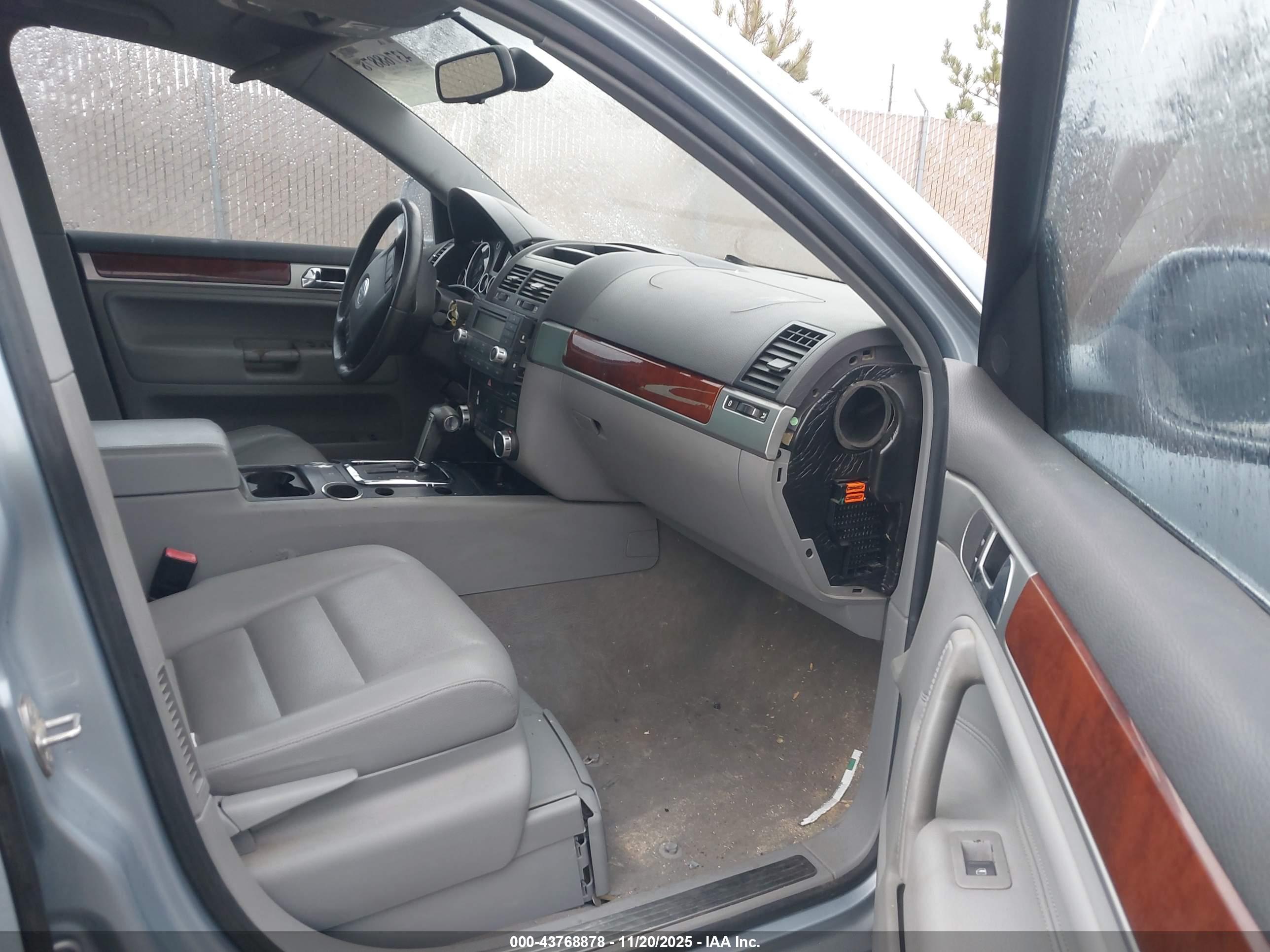 VOLKSWAGEN TOUAREG image 5