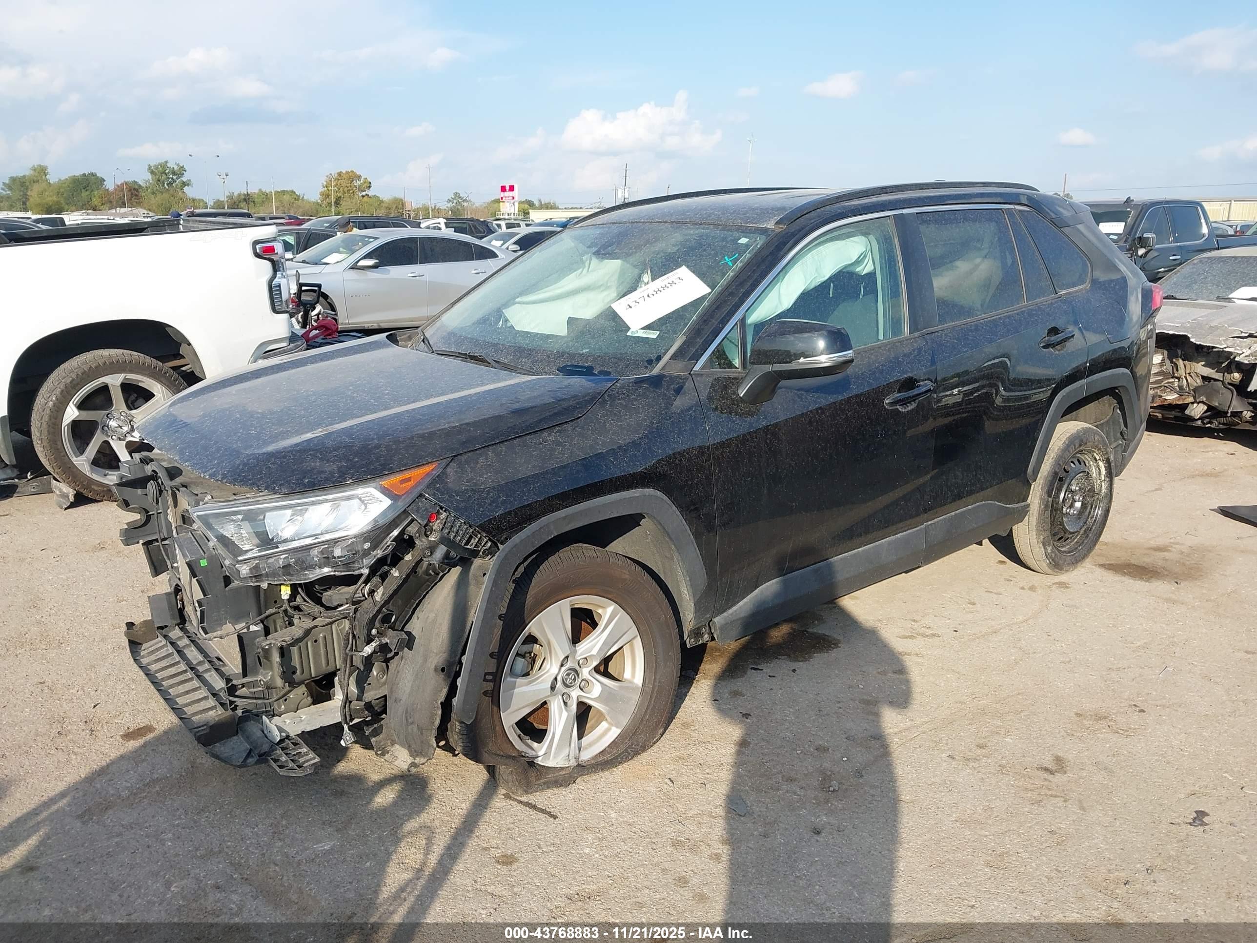TOYOTA RAV4 image 2