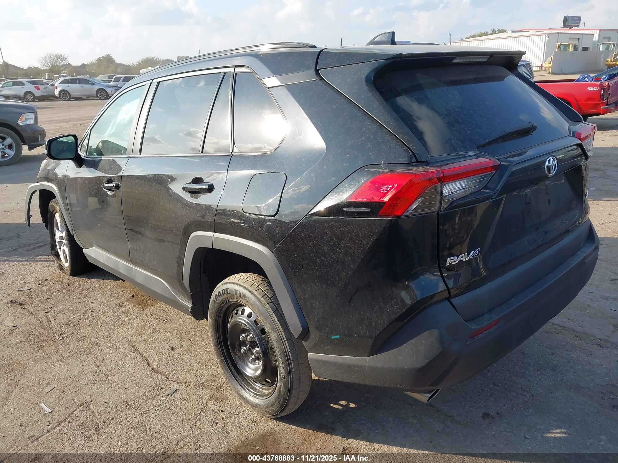 TOYOTA RAV4 image 3