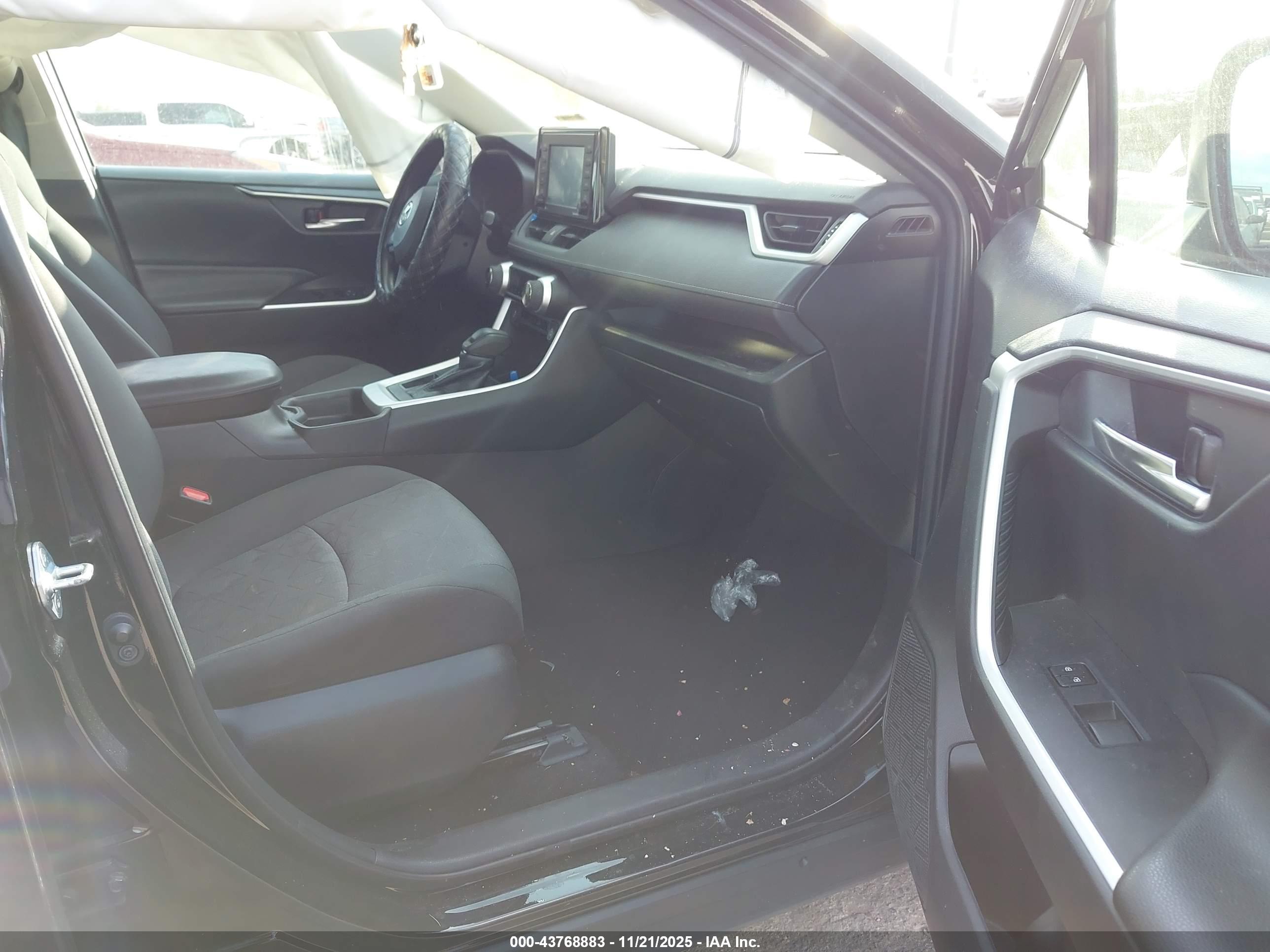 TOYOTA RAV4 image 5