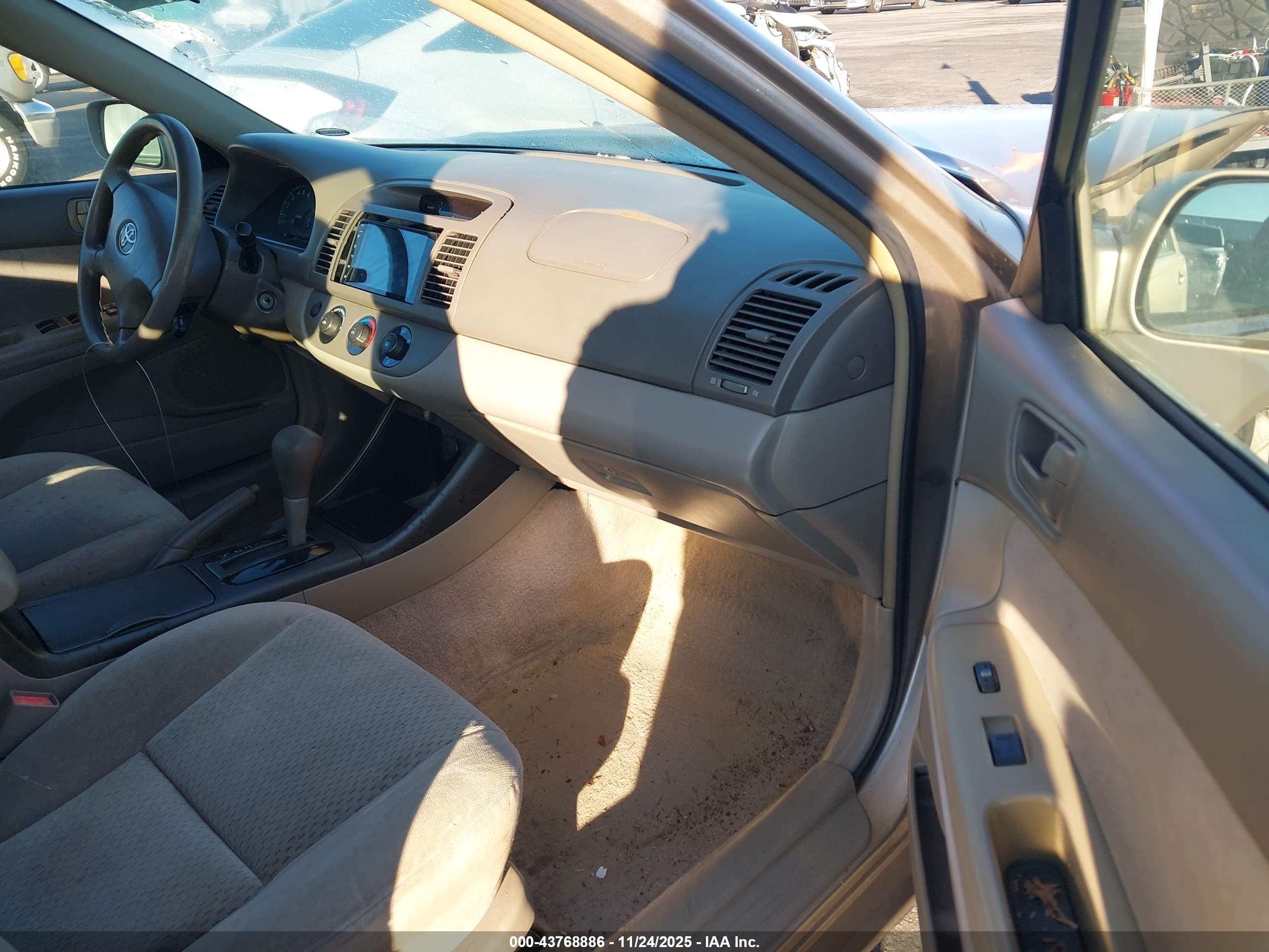 TOYOTA CAMRY image 5