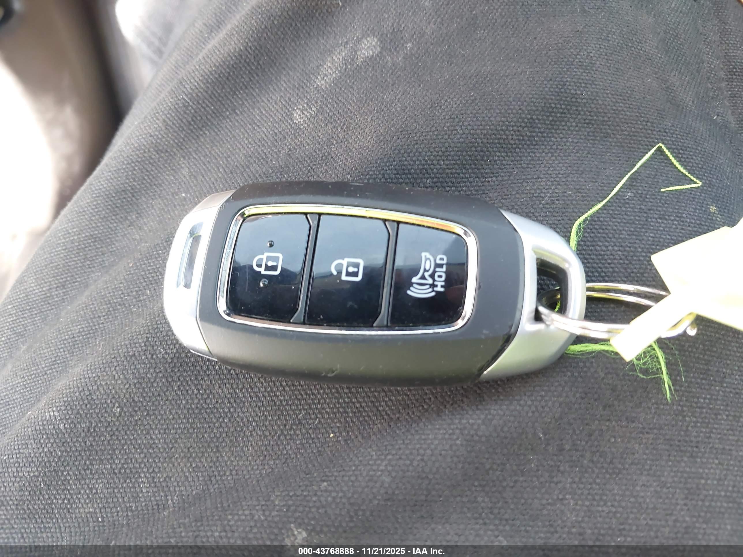 HYUNDAI SANTA image 11