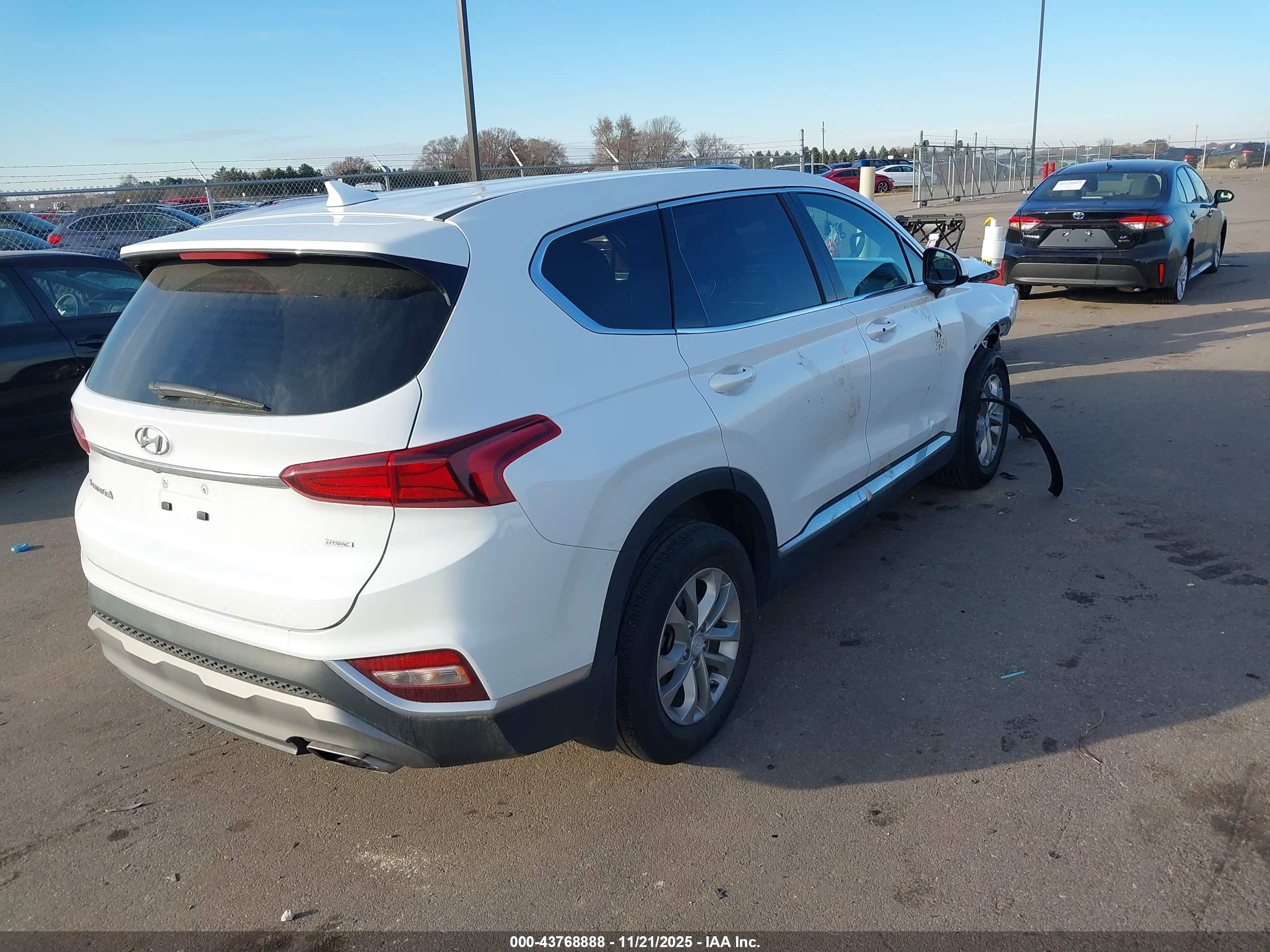 HYUNDAI SANTA image 4