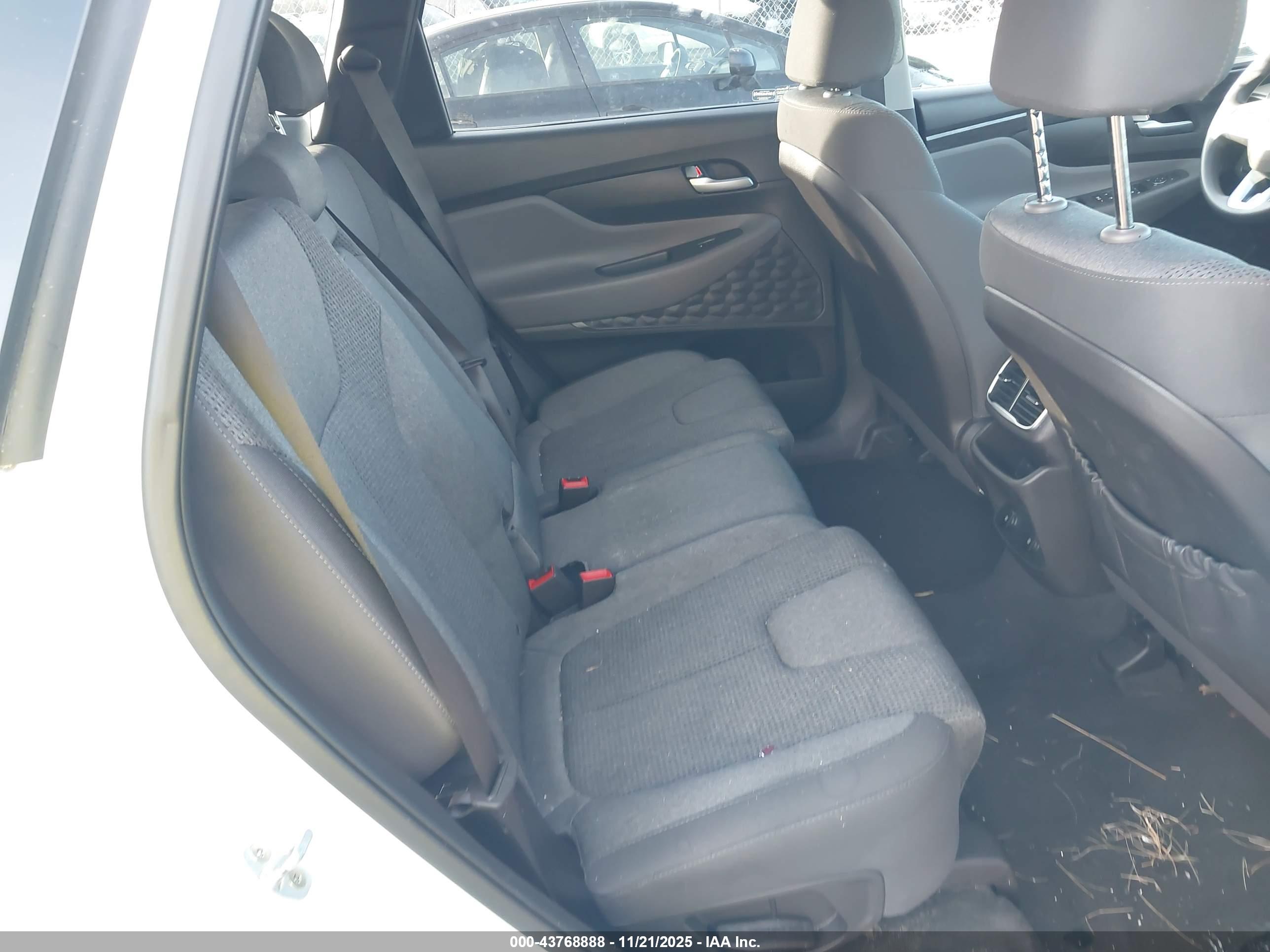 HYUNDAI SANTA image 8