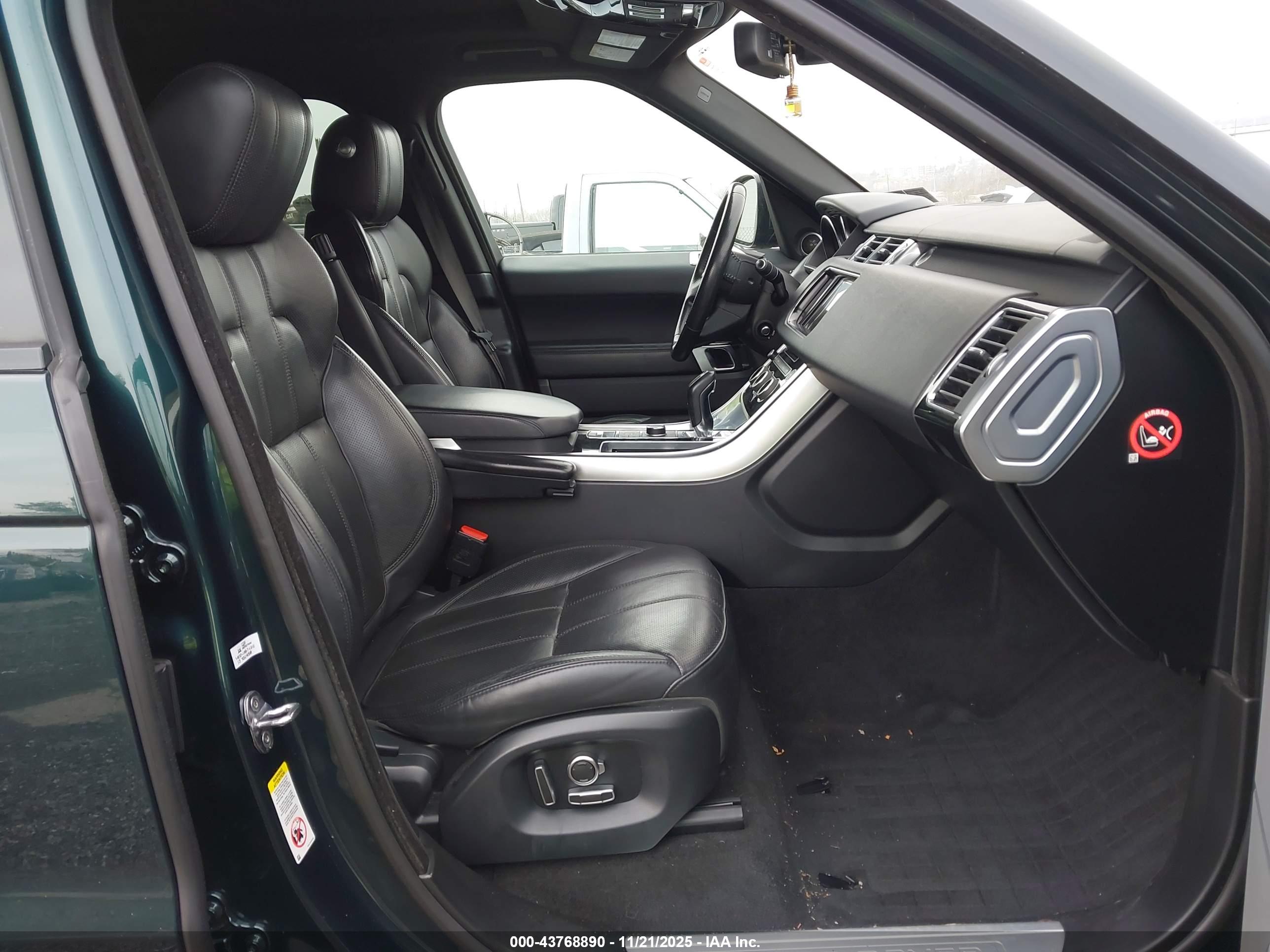 LAND ROVER image 5