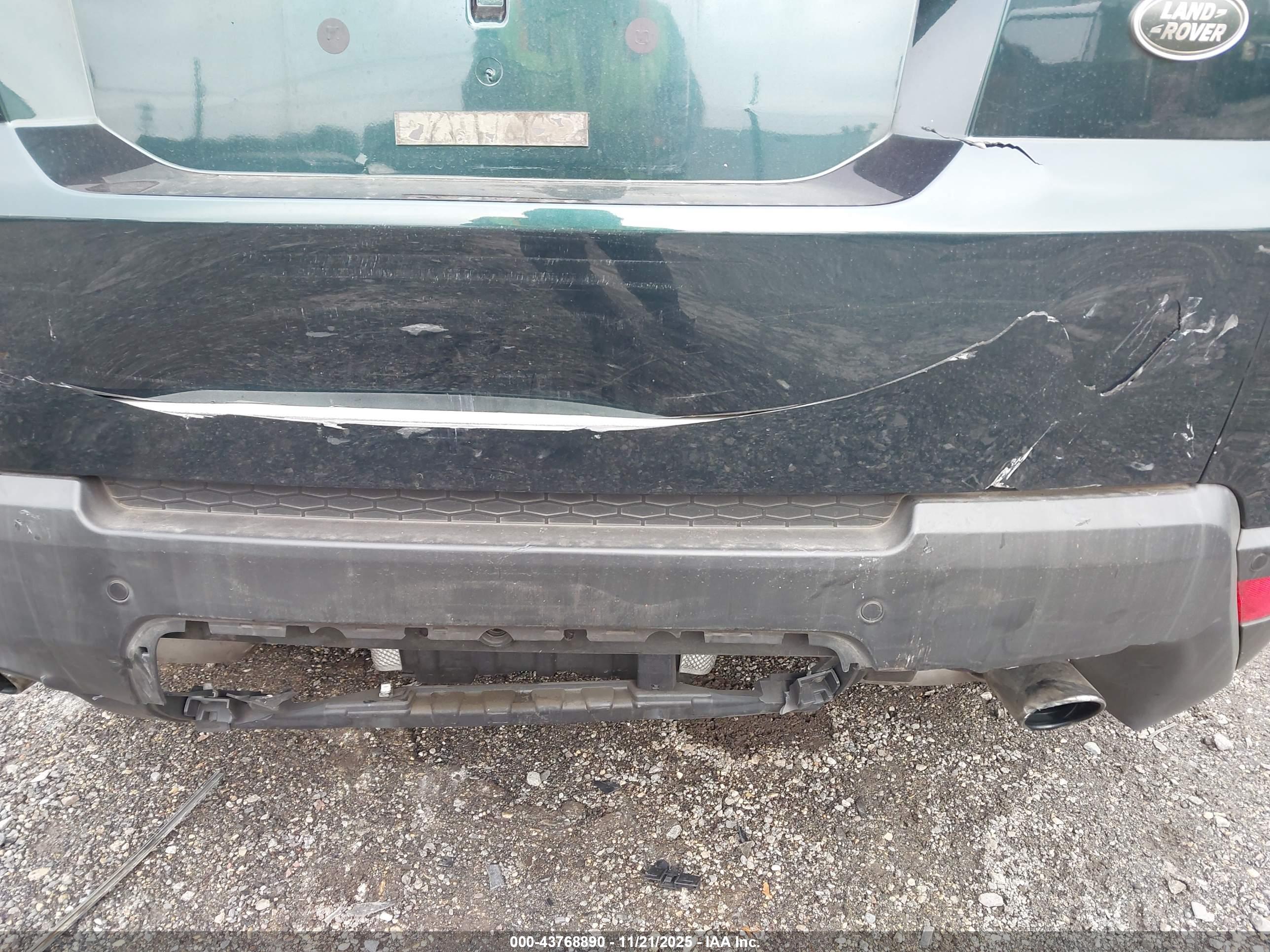 LAND ROVER image 6