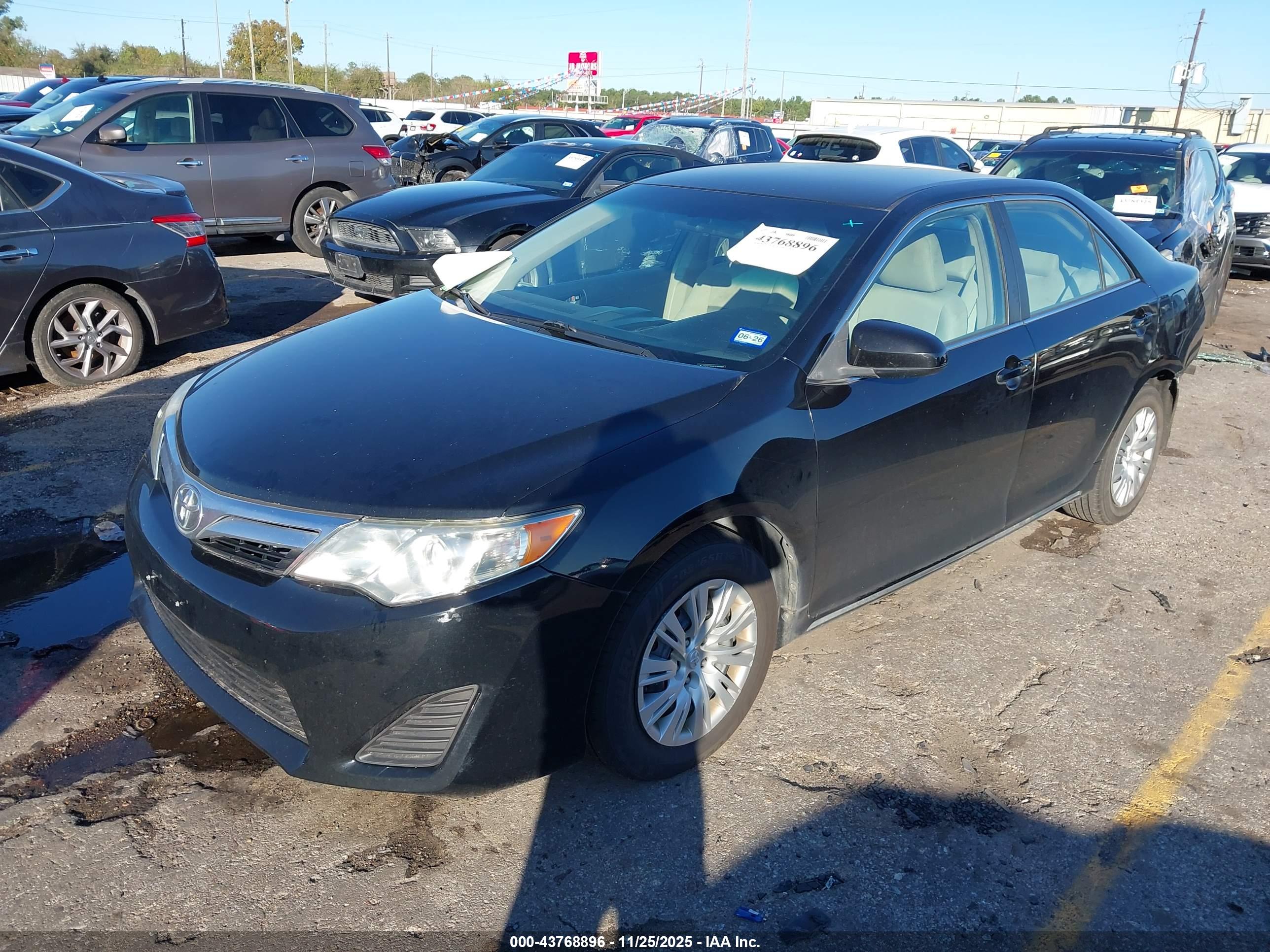 TOYOTA CAMRY image 2