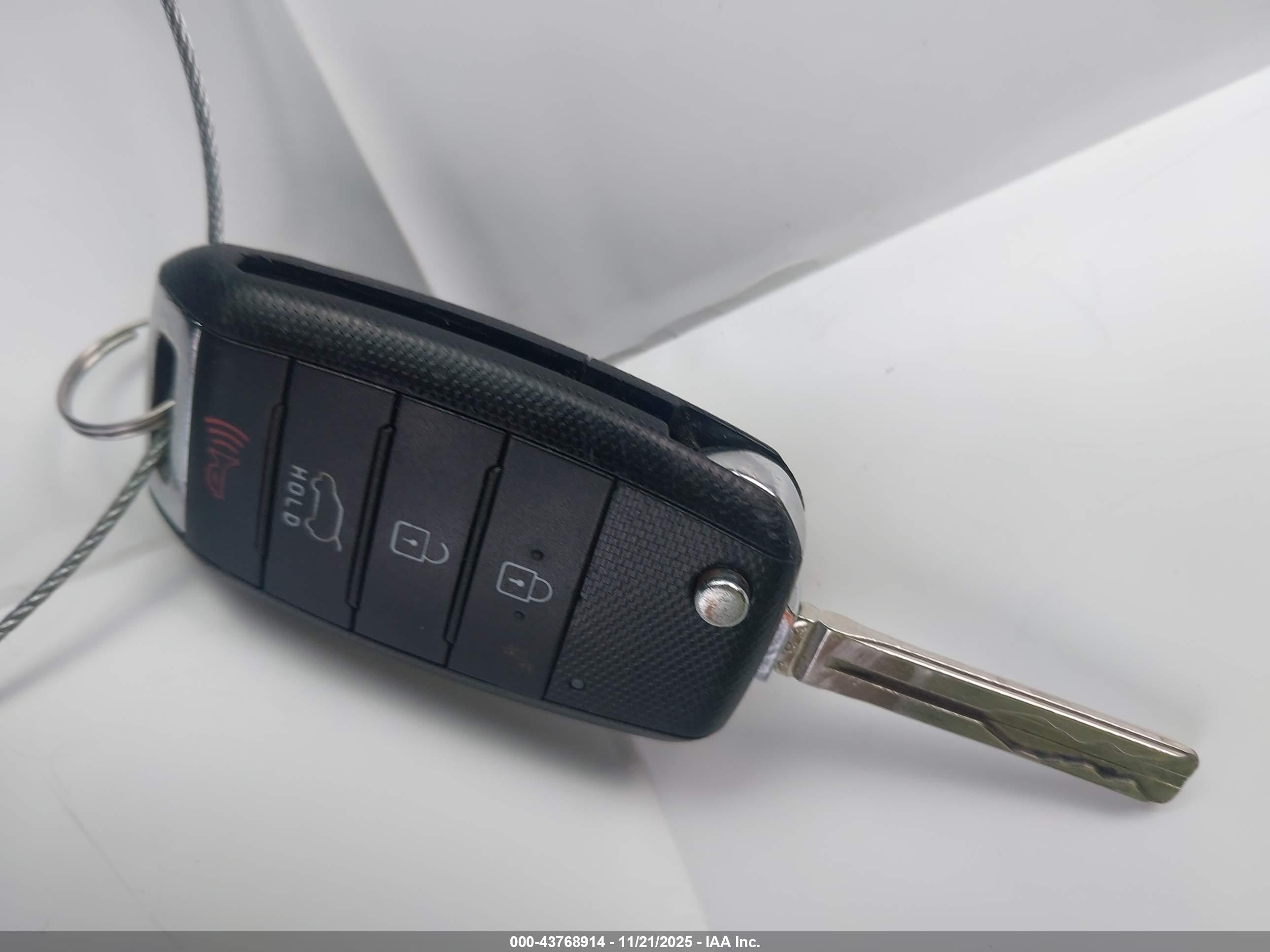 KIA SPORTAGE image 11