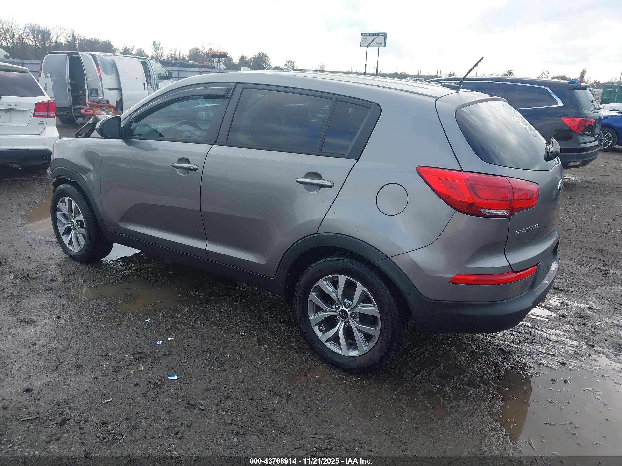KIA SPORTAGE image 3