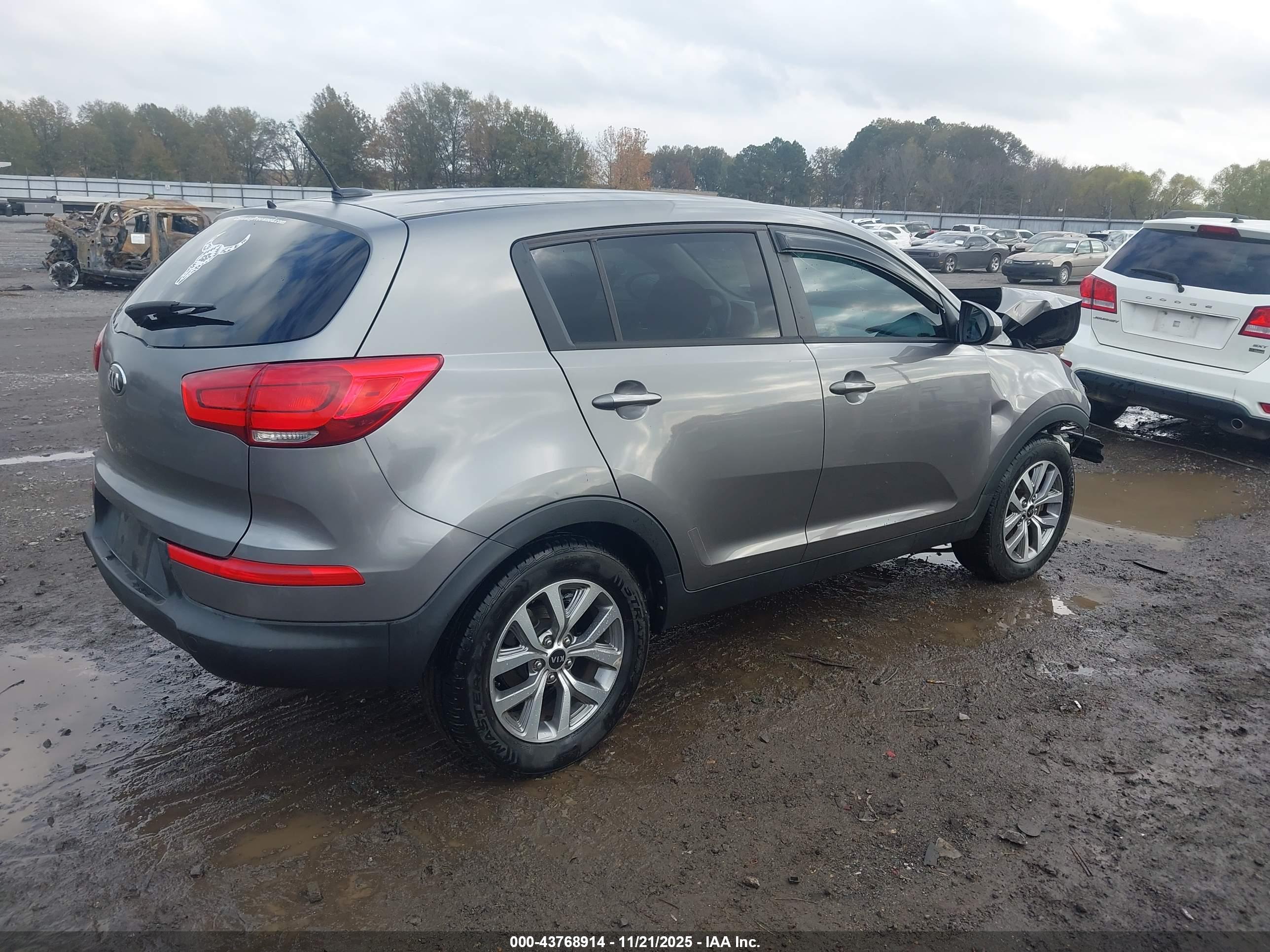 KIA SPORTAGE image 4