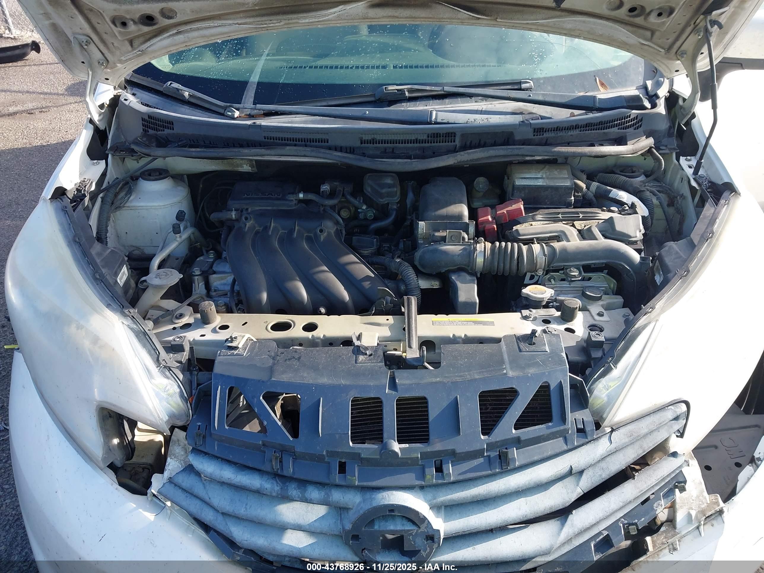 NISSAN VERSA image 10